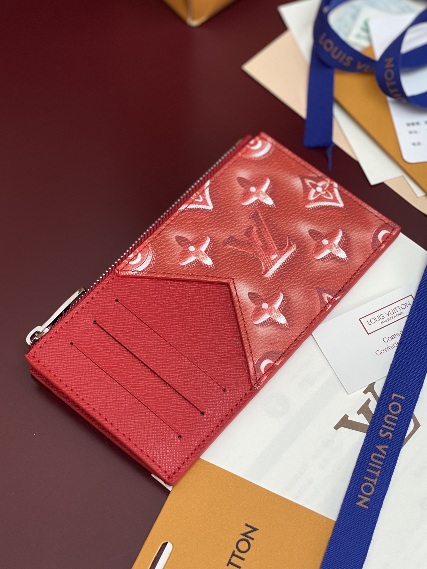 [Louis Vuitton] LV 루이비통 타이카 모노그램 코인 카드 홀더 (코튼 레드) 지갑