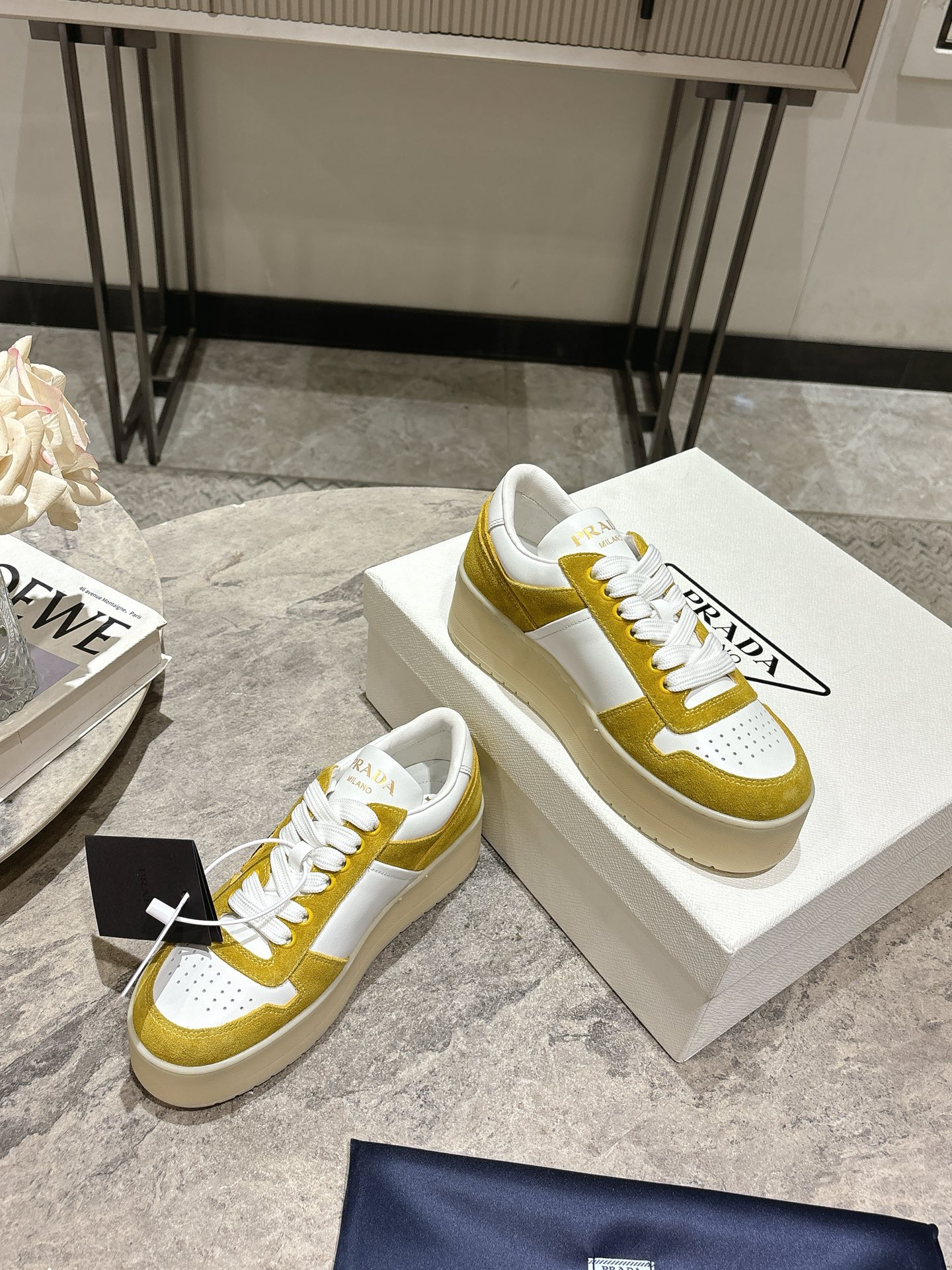 프라다(PRADA) 삼각 로고 플랫폼 스니커즈 신발