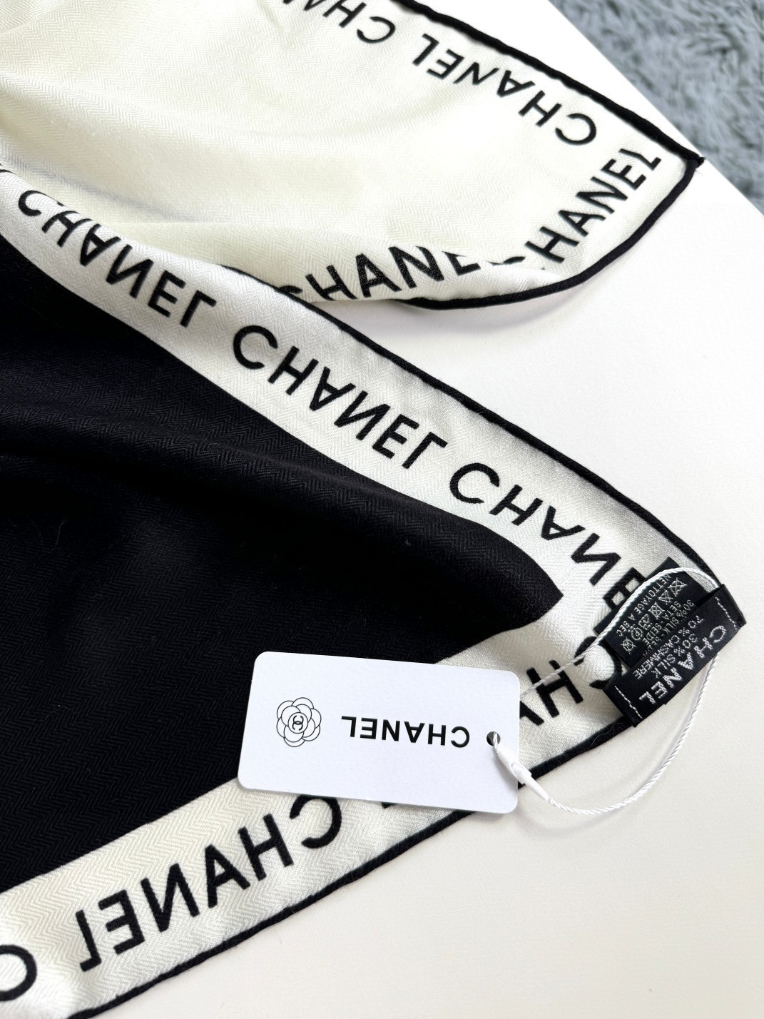 샤넬(CHANEL) 버블 로고 캐시미어 실크 목도리 스카프