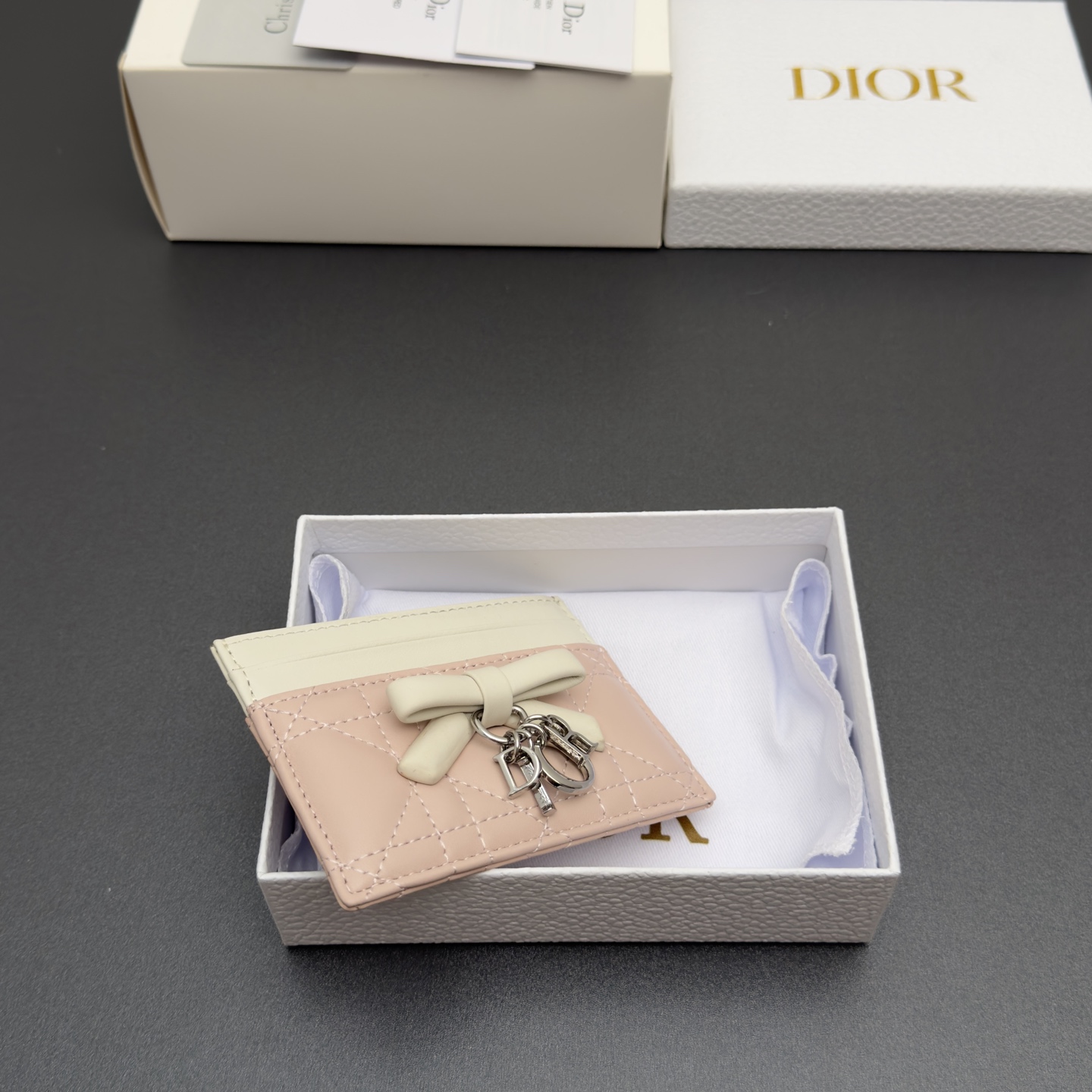 [Dior] 디올 Lady Freesia 레이디 프리지아 까나쥬 램스킨 카드 홀더 지갑