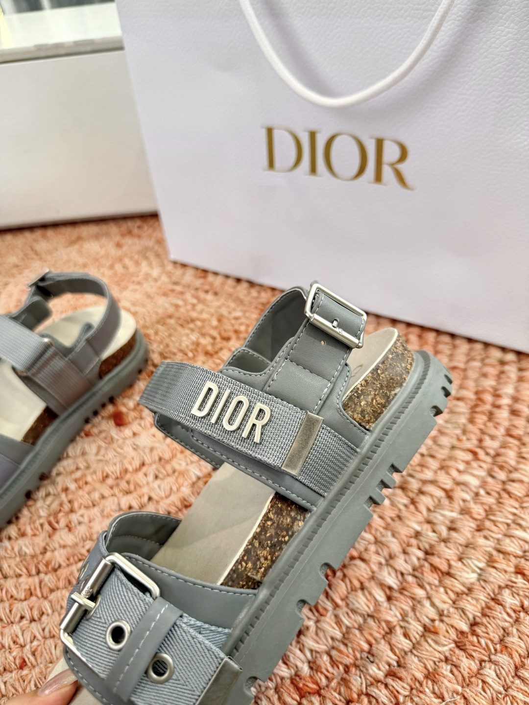 디올(DIOR) CD 버클 샌들 신발