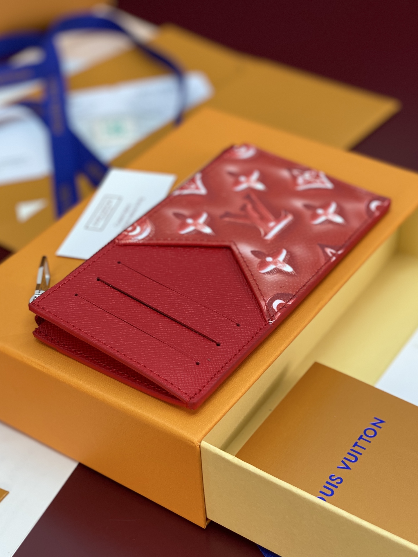 [Louis Vuitton] LV 루이비통 타이카 모노그램 코인 카드 홀더 (코튼 레드) 지갑