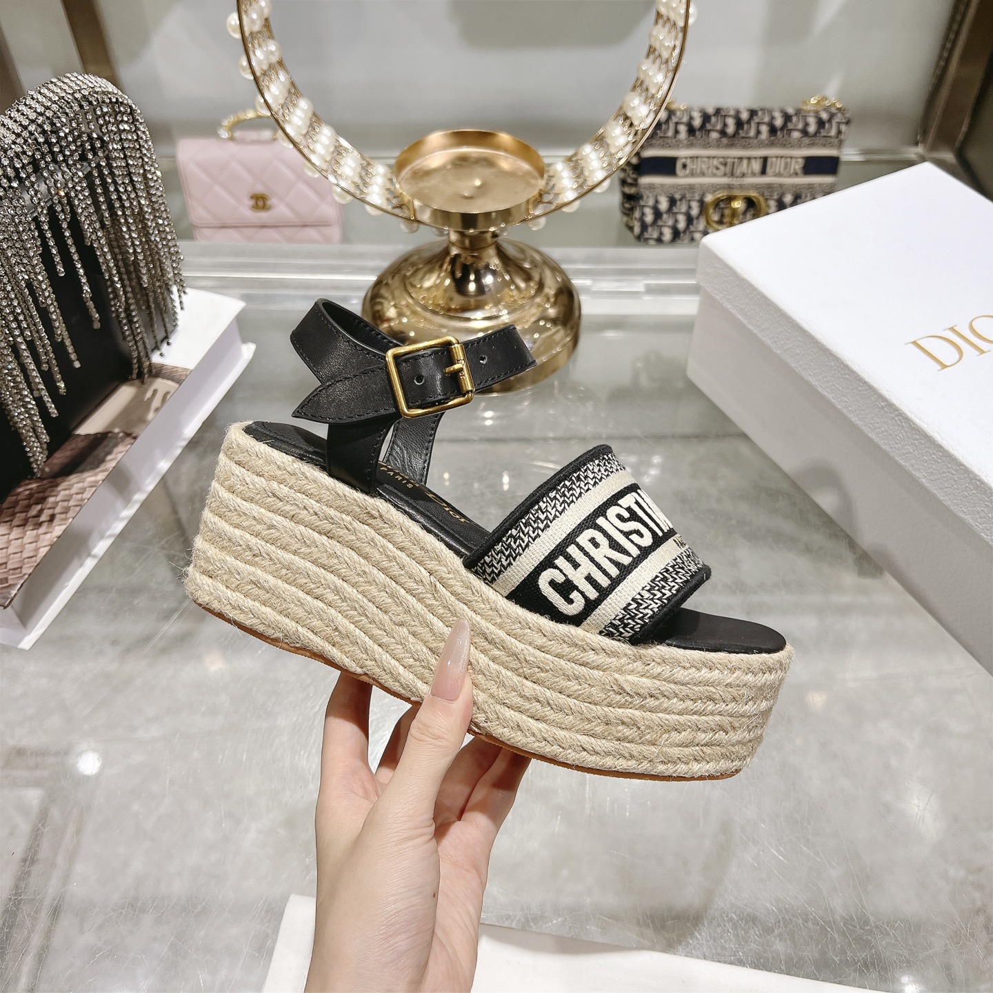 디올(DIOR) Dway 로고 밴드 앵클 스트랩 웨지 샌들 신발