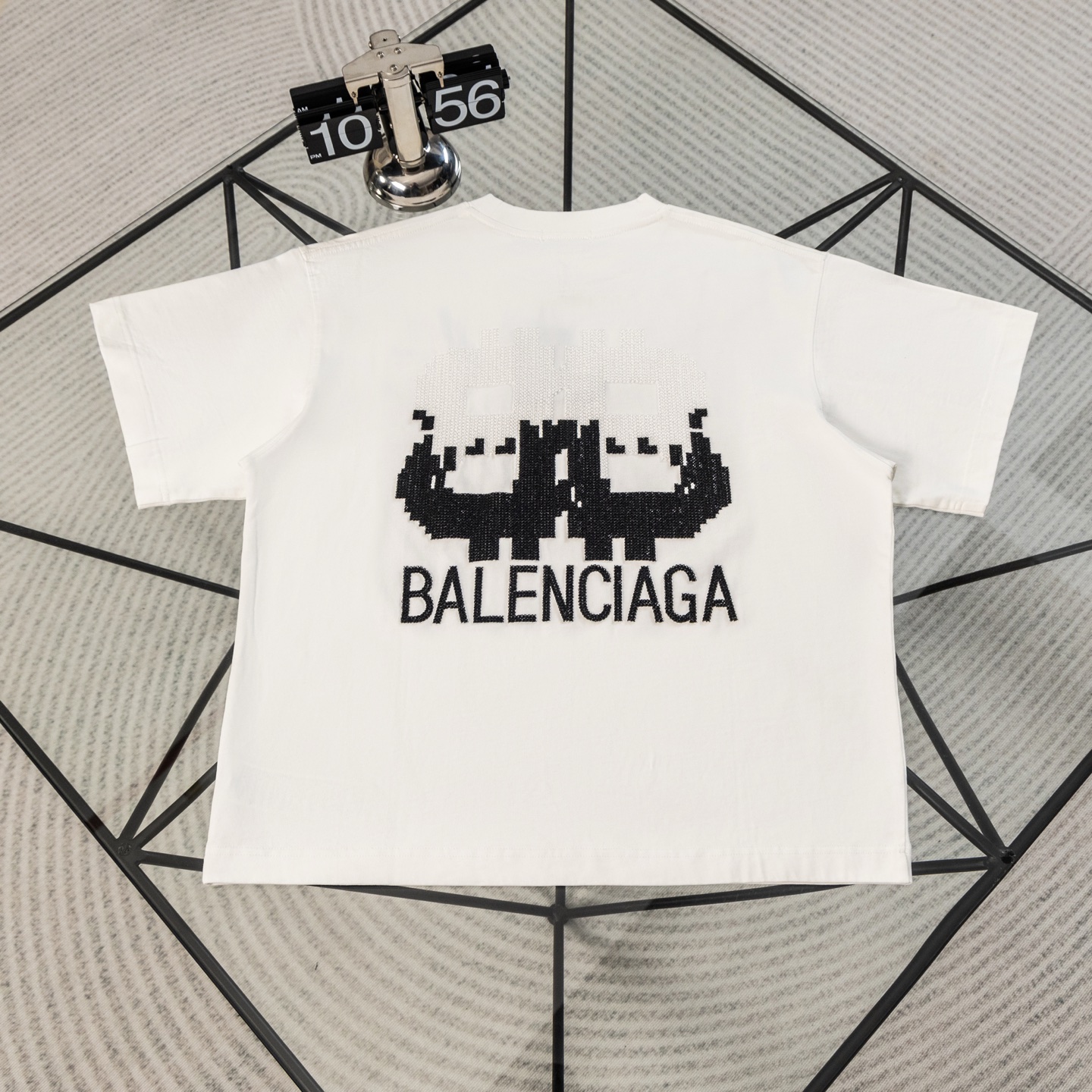발렌시아가(BALENCIAGA) 픽셀 자수 반팔 티셔츠 의류
