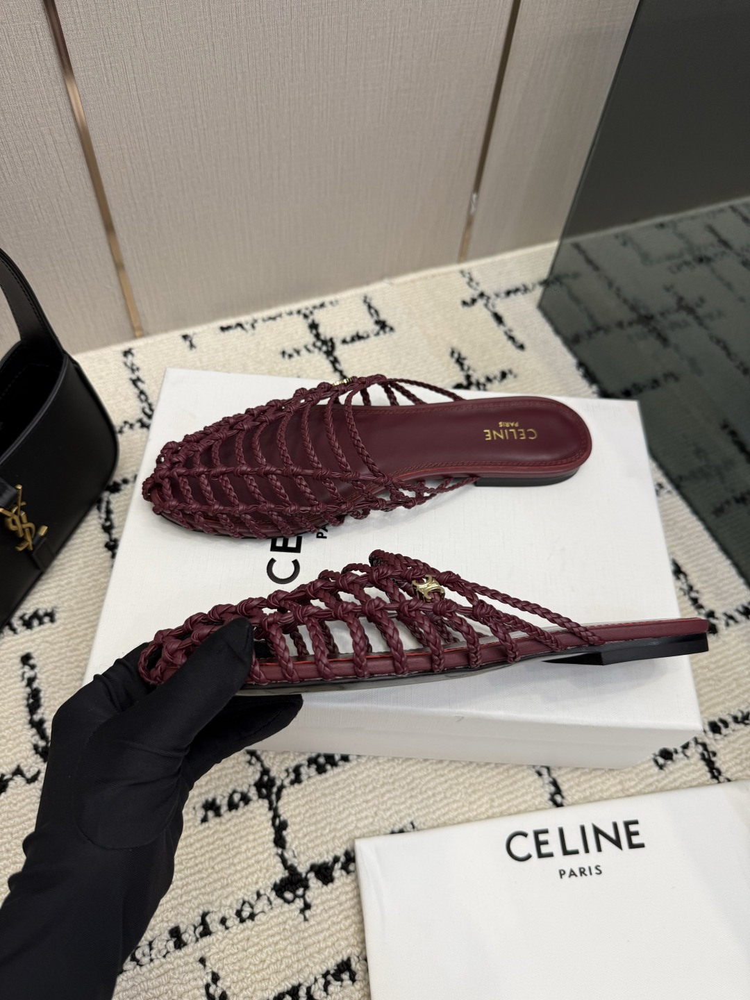 셀린느(CELINE) 트리옹프 위빙 플랫 슬리퍼 신발