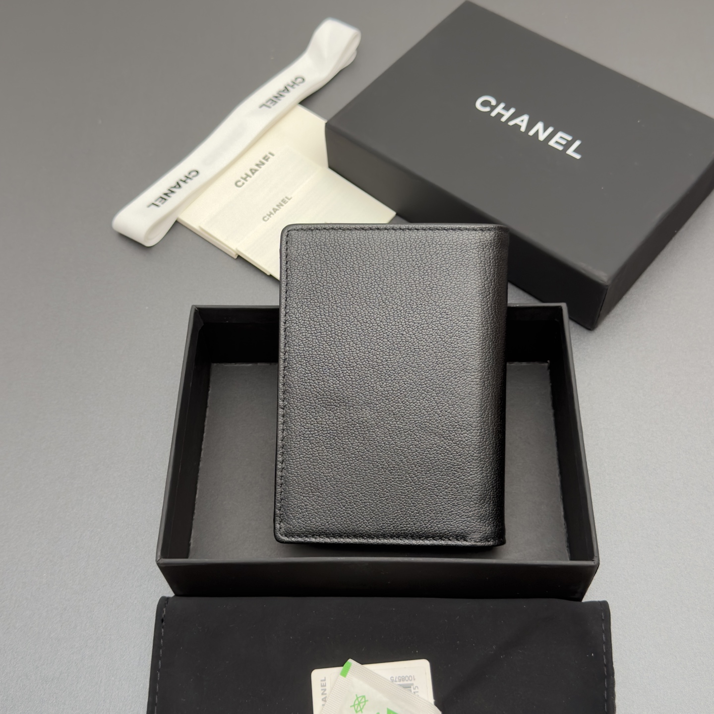 [Chanel] 샤넬 메탈 로고 지퍼 여권/멀티 지갑