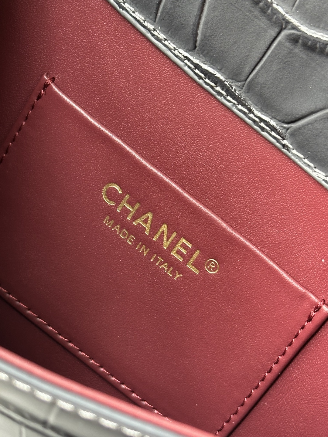 CHANEL 샤넬 26A 크로커다일 엠보스드 탑핸들 플랩백 가방 / AS6425