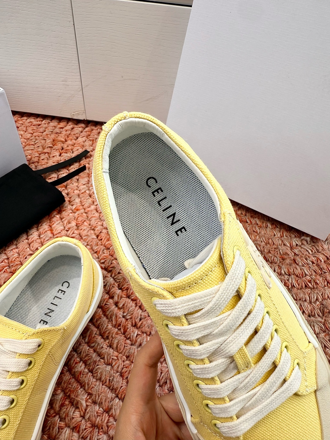 셀린느(CELINE) 트리오페 로고 스니커즈 신발