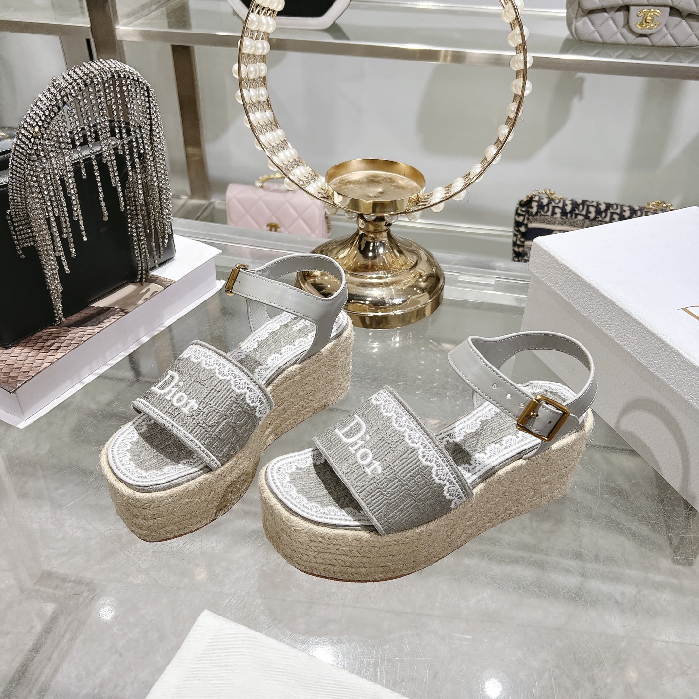디올(DIOR) Dway 로고 자수 에스파드류 웨지 샌들 신발