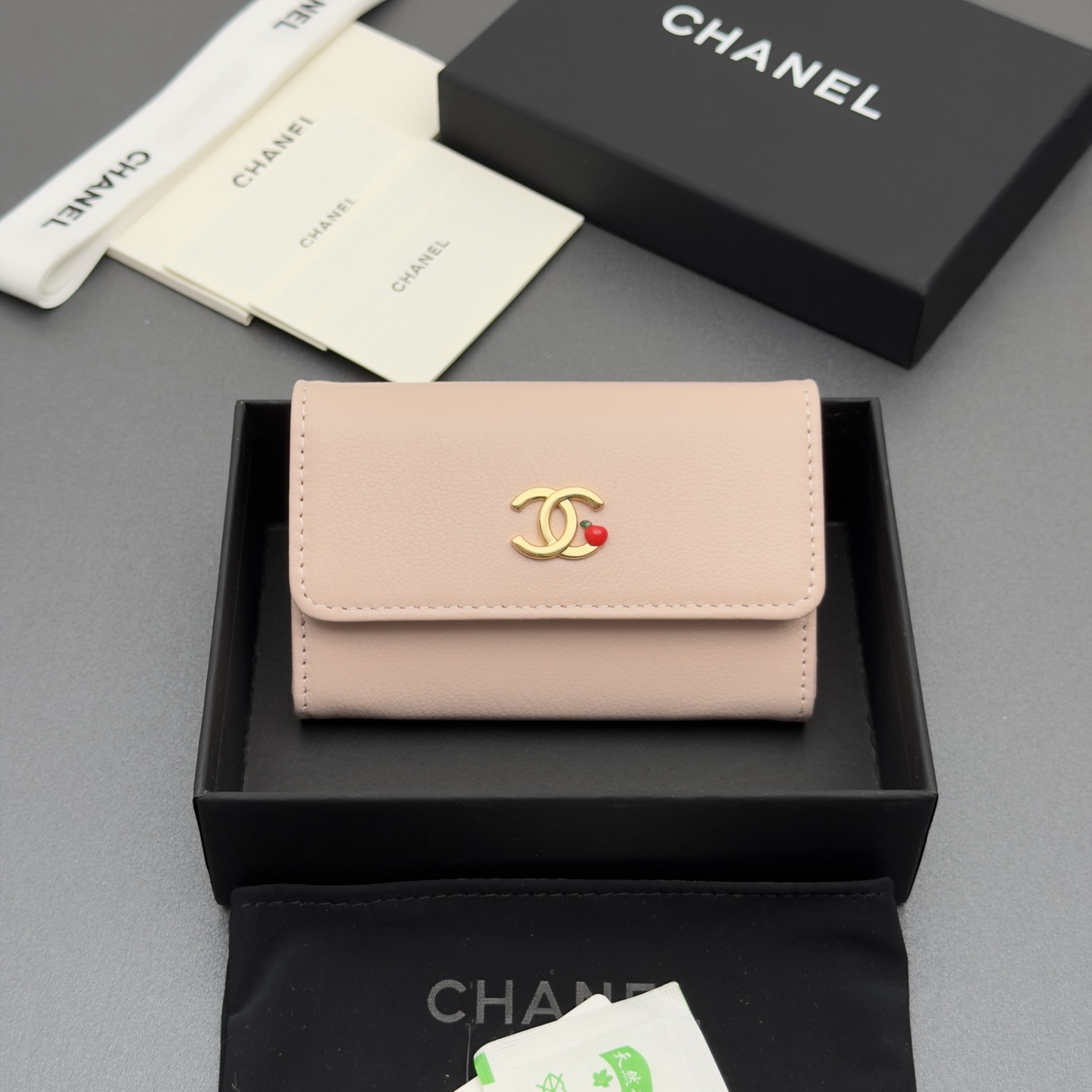 [Chanel] 샤넬 메탈 로고 스냅 카드 지갑