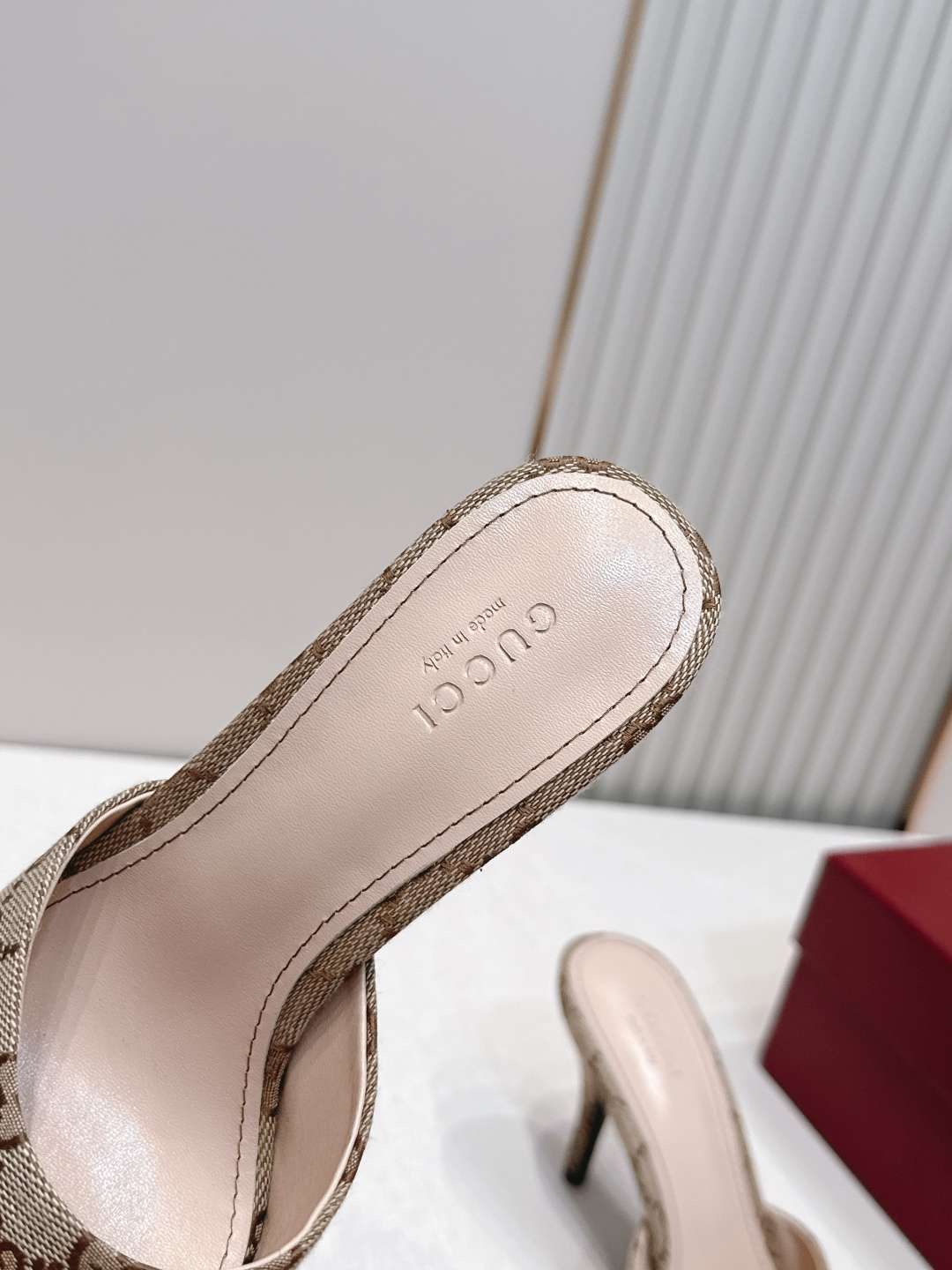 구찌(GUCCI) 홀스빗 모노그램 뮬 힐 신발