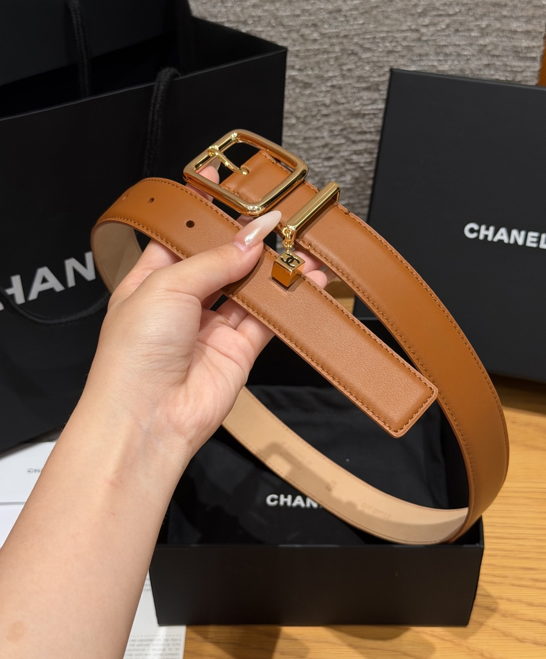 샤넬(CHANEL) 카프스킨 브라스 핀 골드 버클 벨트