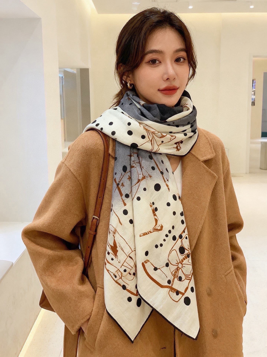 샤넬(CHANEL) 양면 벨벳 캐시미어 실크 목도리 스카프