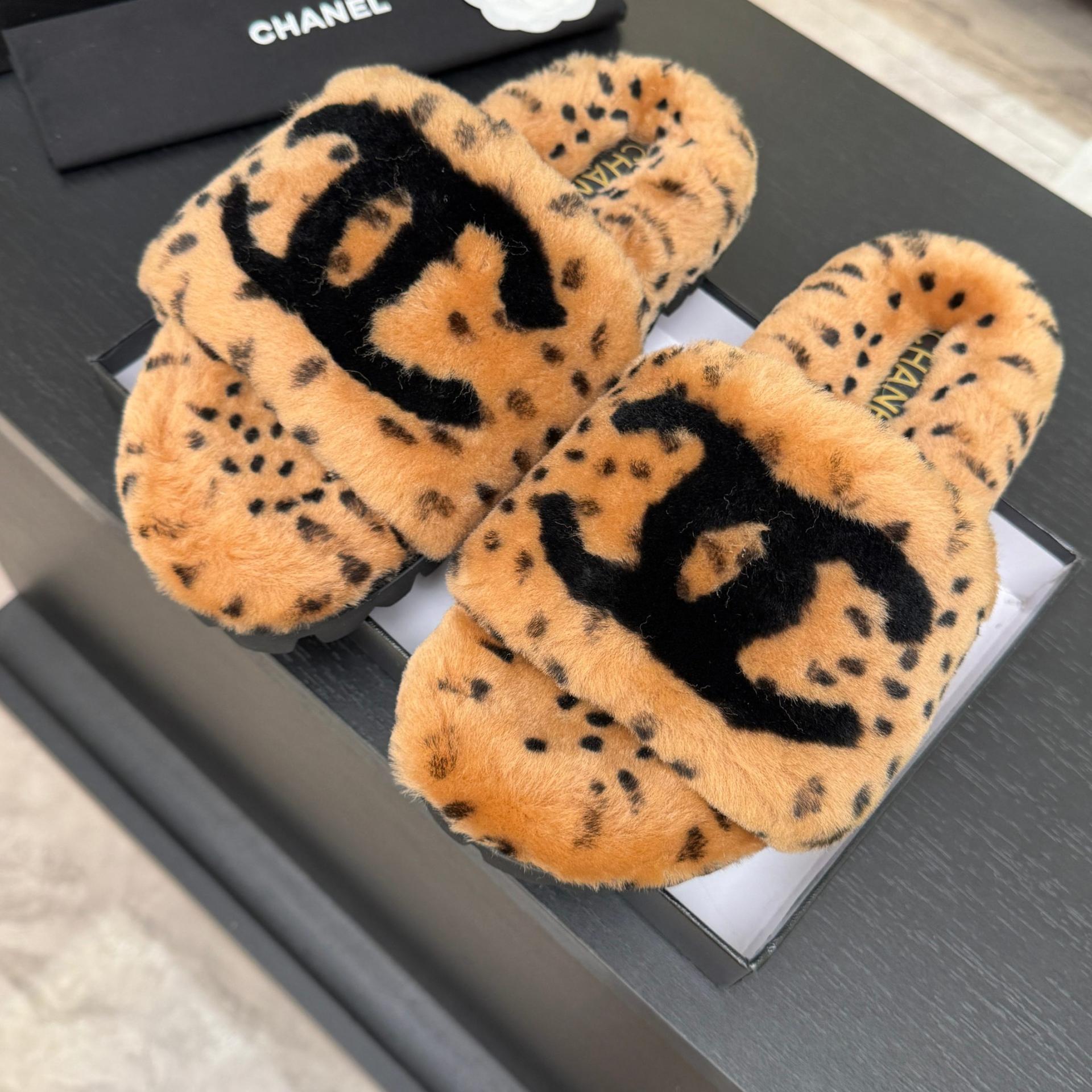 샤넬(CHANEL) 시어링 퍼 슬리퍼 신발