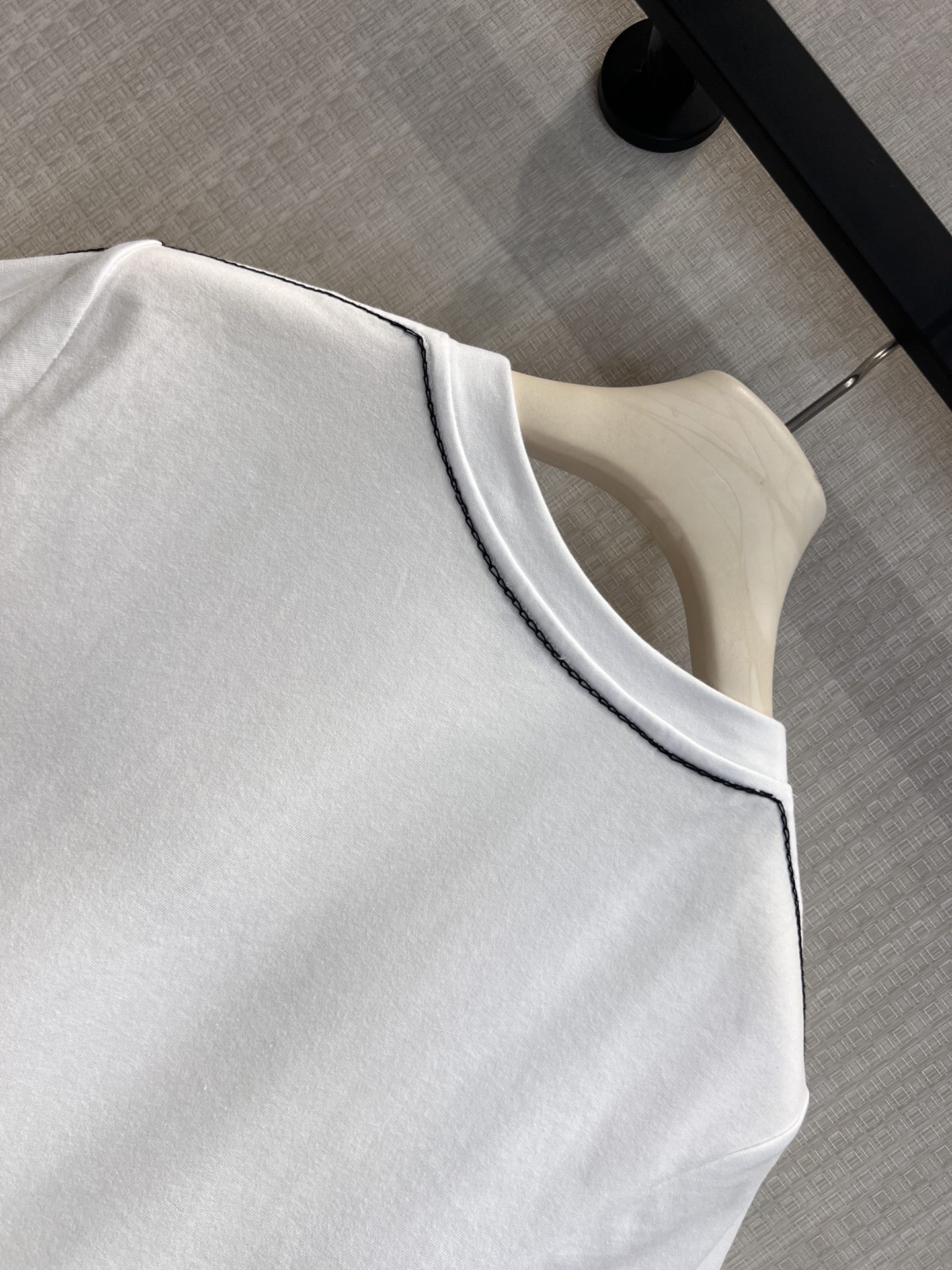 [Loewe] 로에베 26SS 레터링 로고 라인 반팔 티셔츠 의류