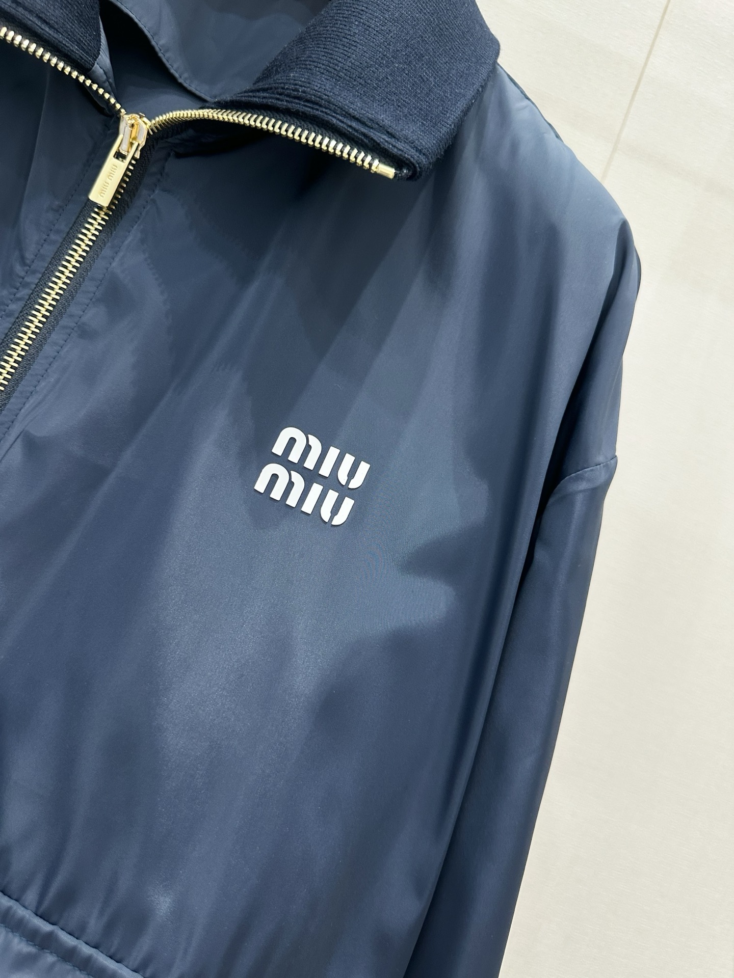 미우미우(MIU MIU) 카라 집업 자켓 재킷 의류