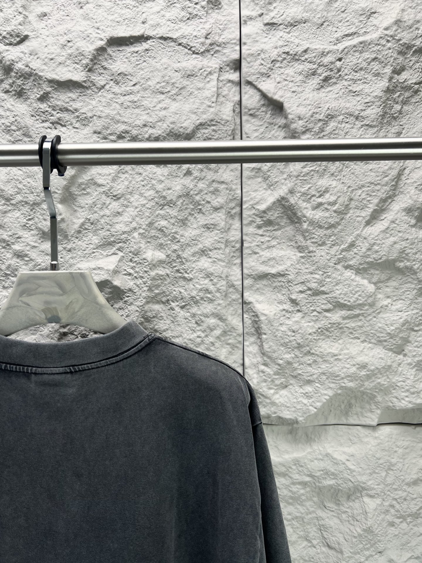 발렌시아가(BALENCIAGA) 스모크 워싱 반팔 티셔츠 의류