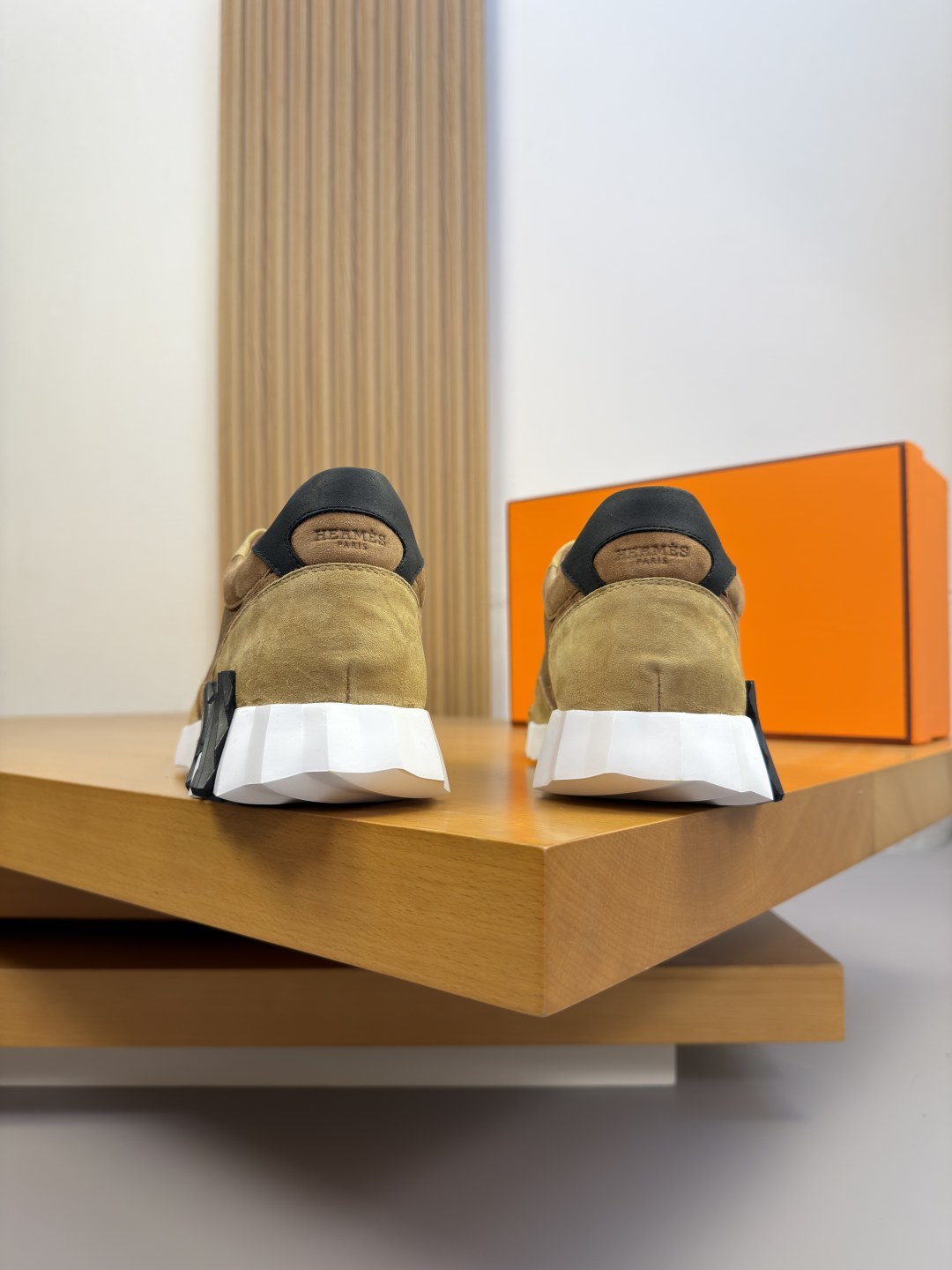 [Hermes] 에르메스 타공 나파 레더 스니커즈 신발