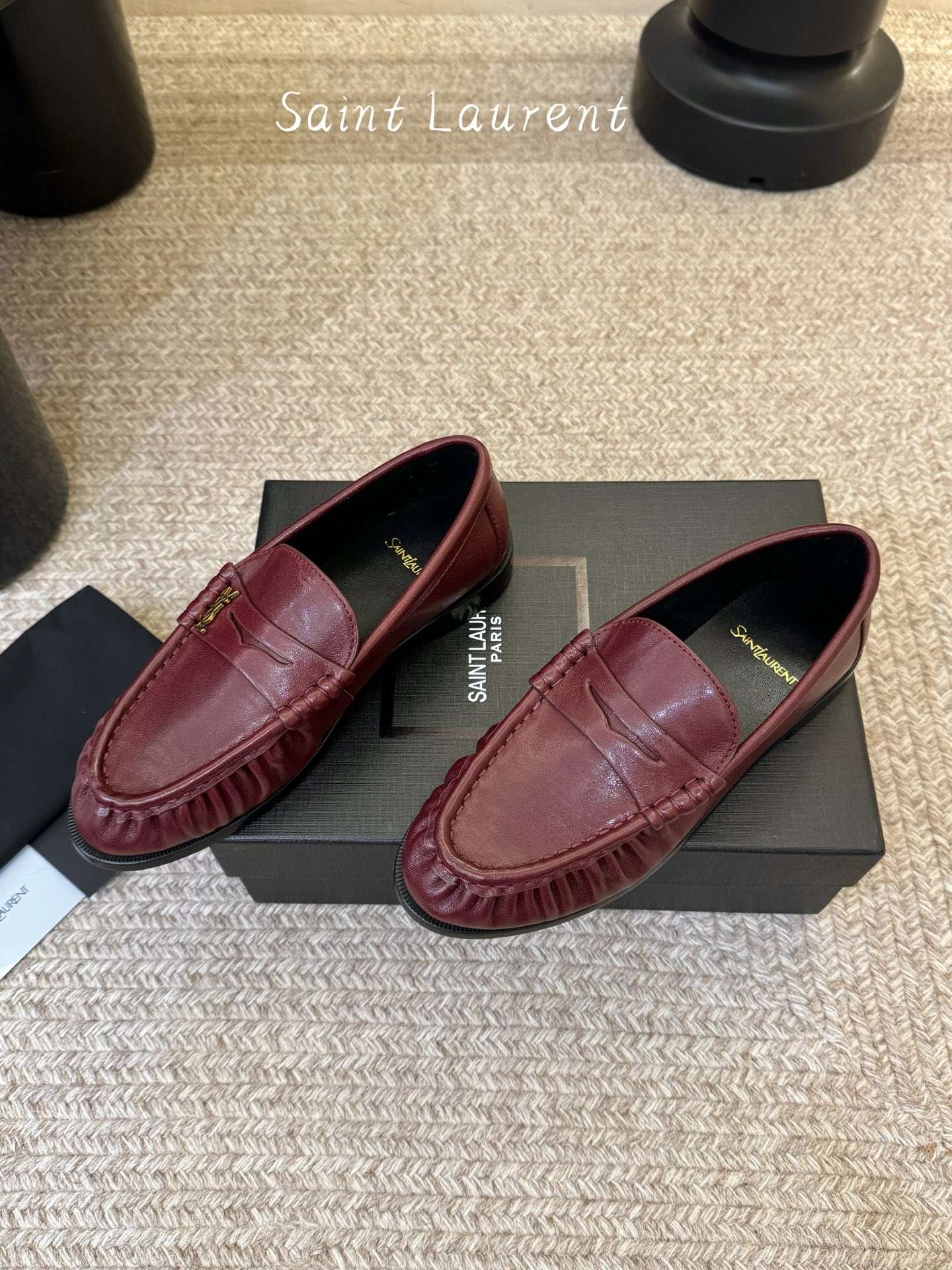 생로랑(SAINT LAURENT) 카프 레더 페니 로퍼 신발