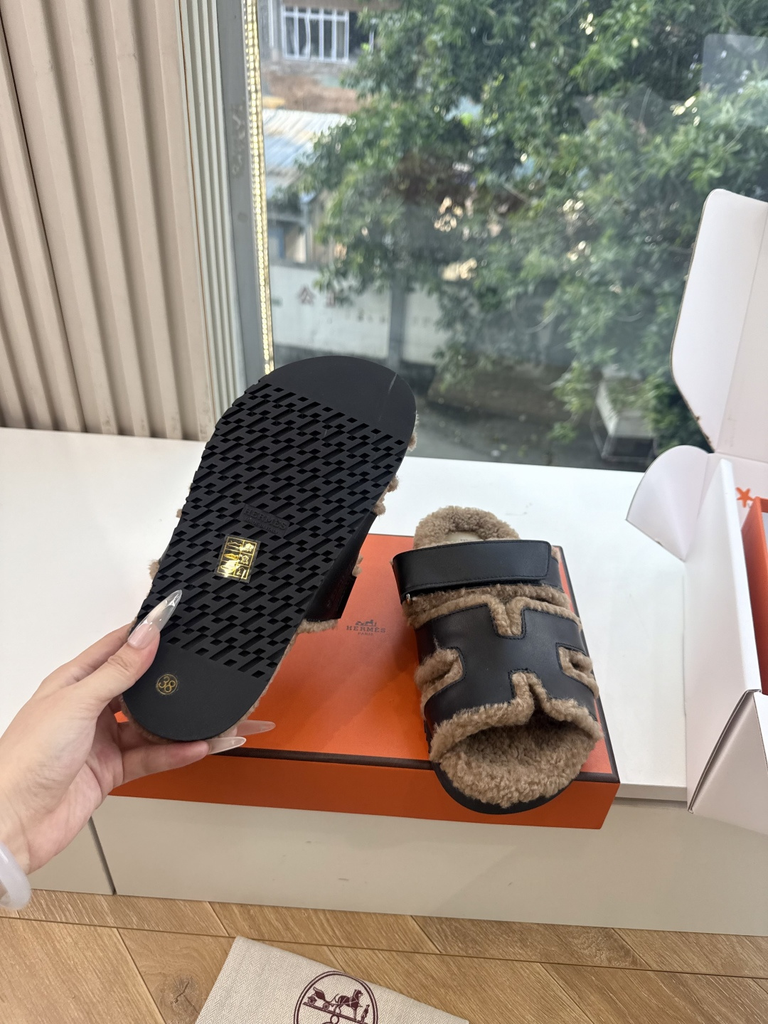에르메스(HERMES) 시어링 퍼 뮬 슬리퍼 신발