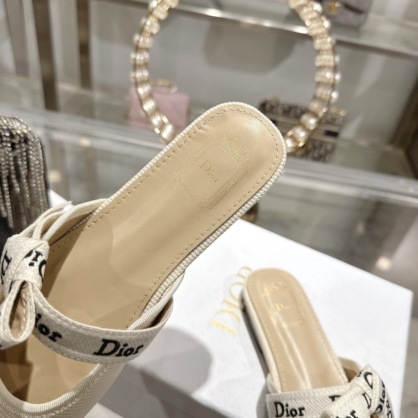 디올(DIOR) 리본 스트랩 메리제인 슬리퍼 신발