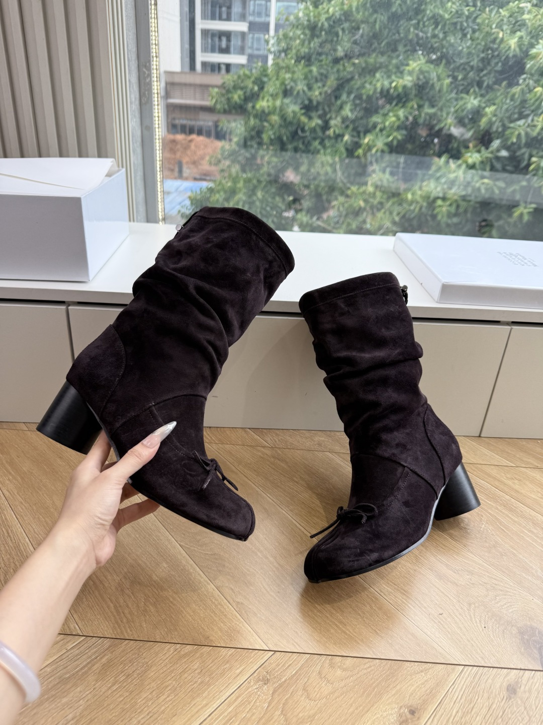 메종 마르지엘라(Maison Margiela) 타비 스웨이드 미들 부츠 신발