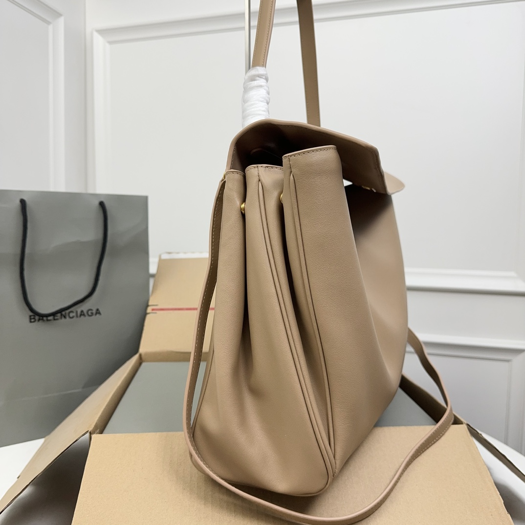 BALENCIAGA 발렌시아가 Rodeo 로데오 라지 핸드백 (밀크티 컬러 / 골드 하드웨어) 가방
