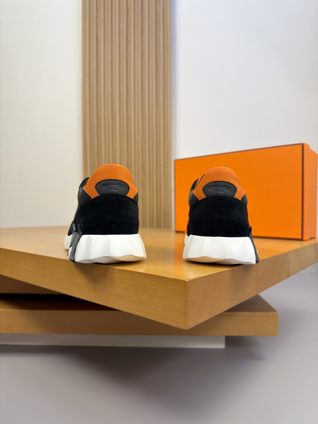 [Hermes] 에르메스 타공 나파 레더 스니커즈 신발