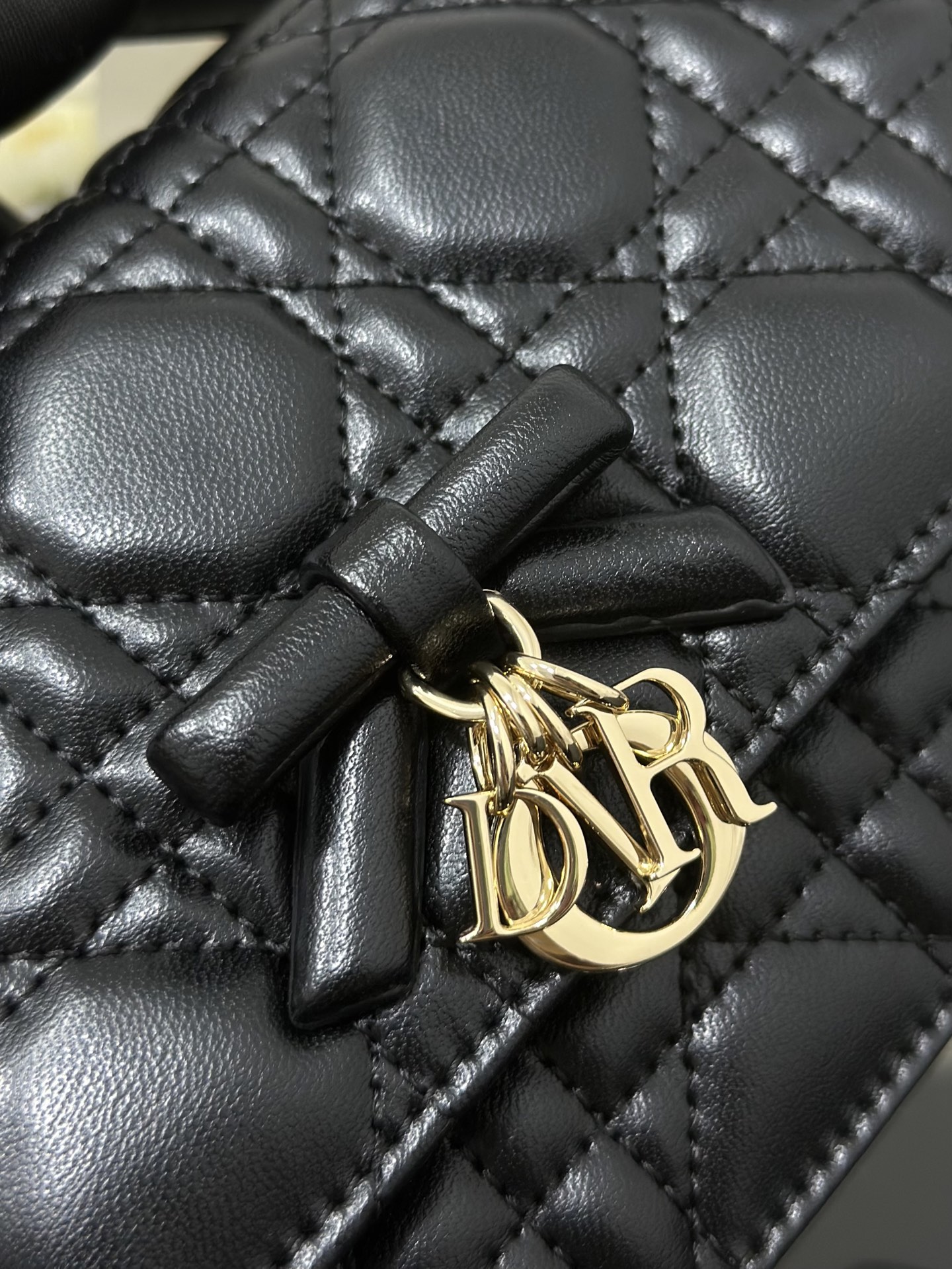 [Dior] 디올 미스 디올(Miss Dior) 보우 램스킨 탑핸들 체인 파우치 (WOC) 가방