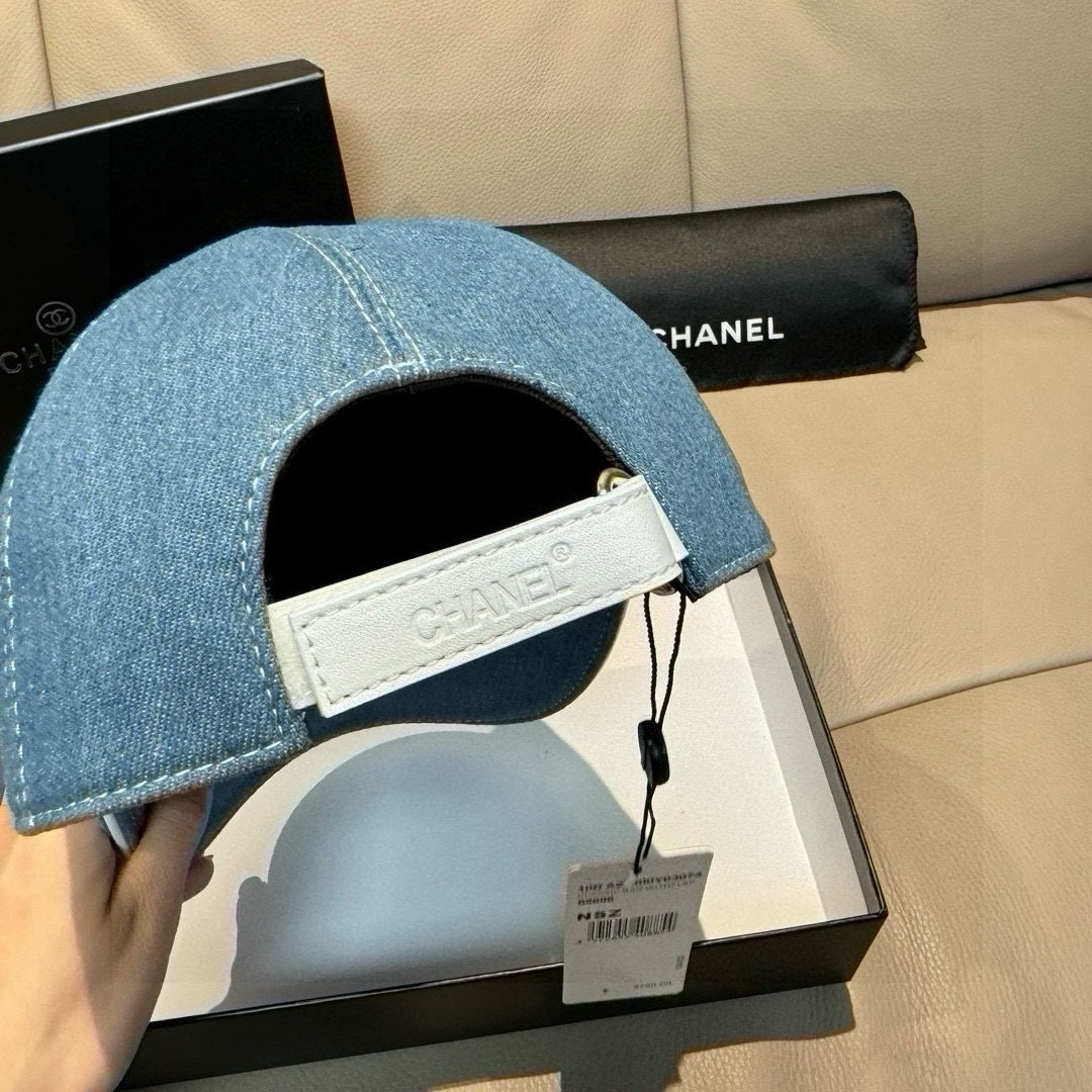 샤넬(CHANEL) 데님 로고 볼캡 모자