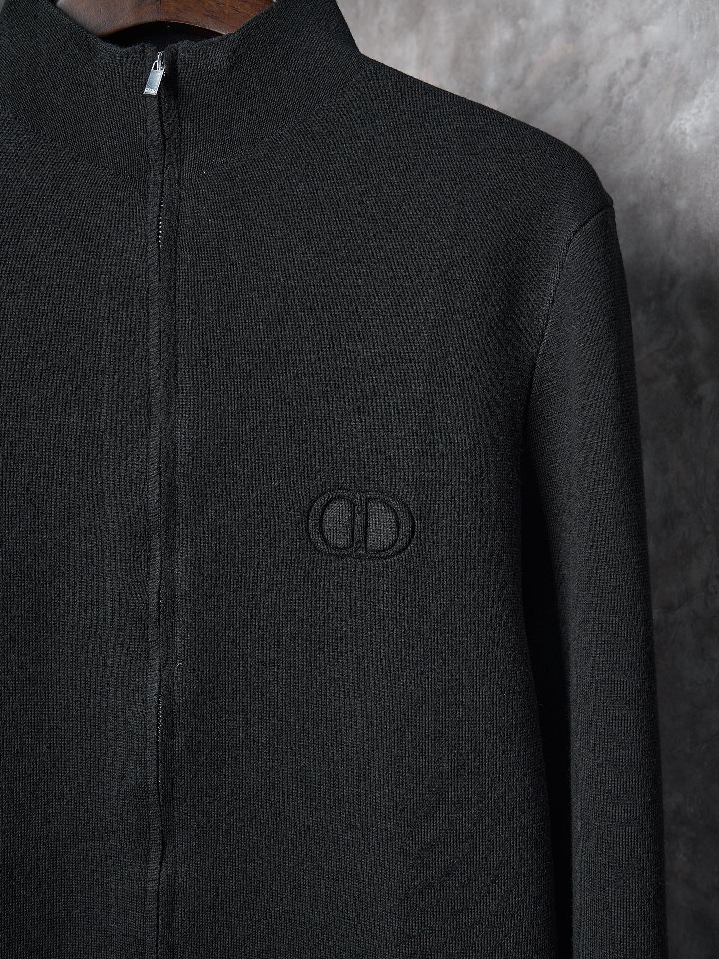 디올(DIOR) CD 엠보 자수 집업 니트 재킷 상의 의류