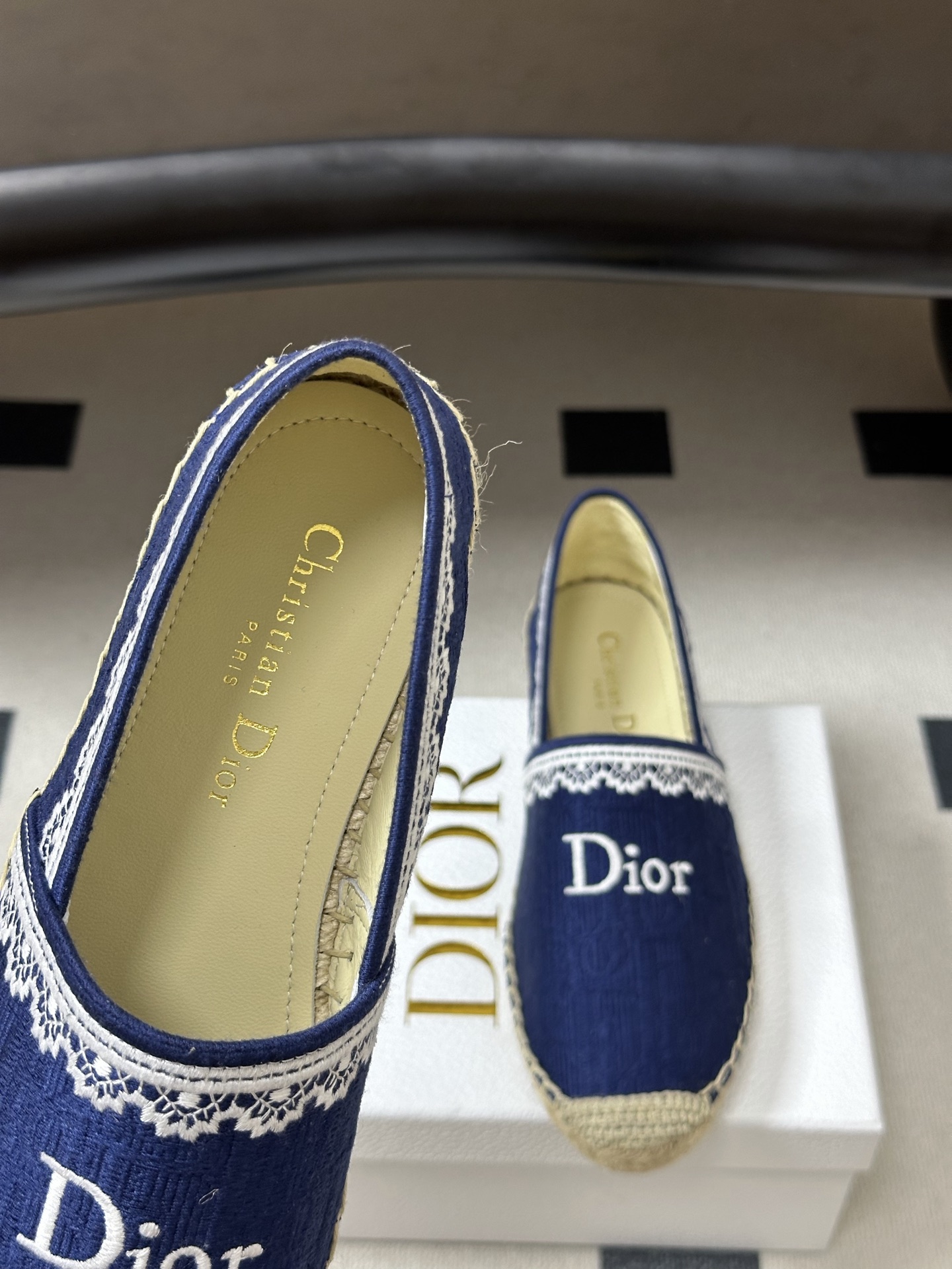 디올(DIOR) 오블리크 자수 에스파드류 슬립온 신발