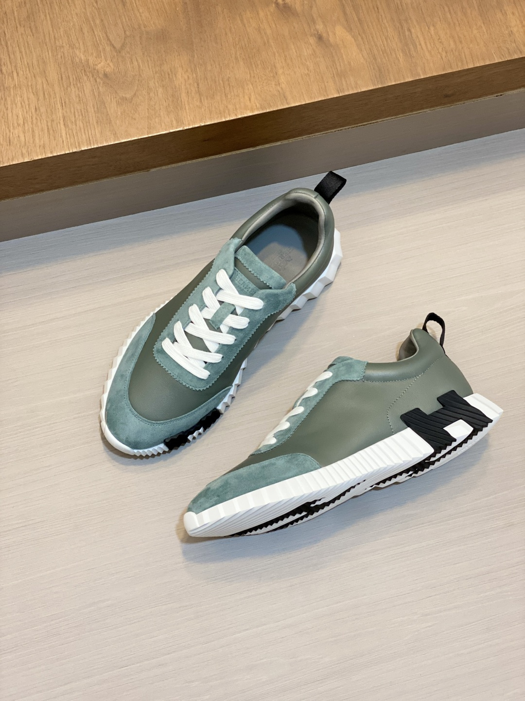[Hermes] 에르메스 바운싱(Bouncing) 프리미엄 카프스킨 & 고트스킨 스니커즈 신발