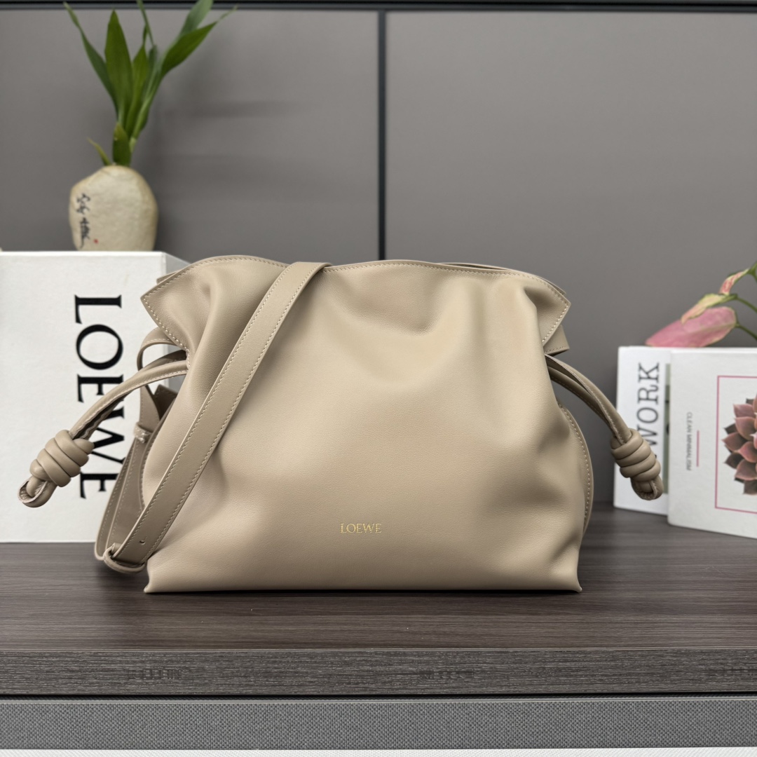 LOEWE 로에베 Flamenco 플라멩코 나파 카프스킨 숄더/클러치백 (미디엄) 가방 / 262386