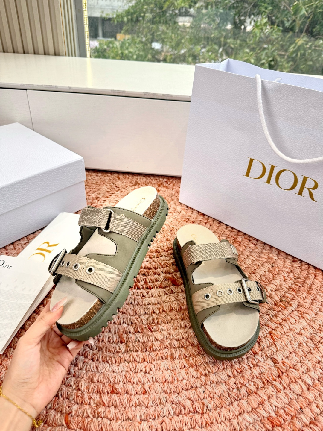 디올(DIOR) CD 버클 슬리퍼 신발