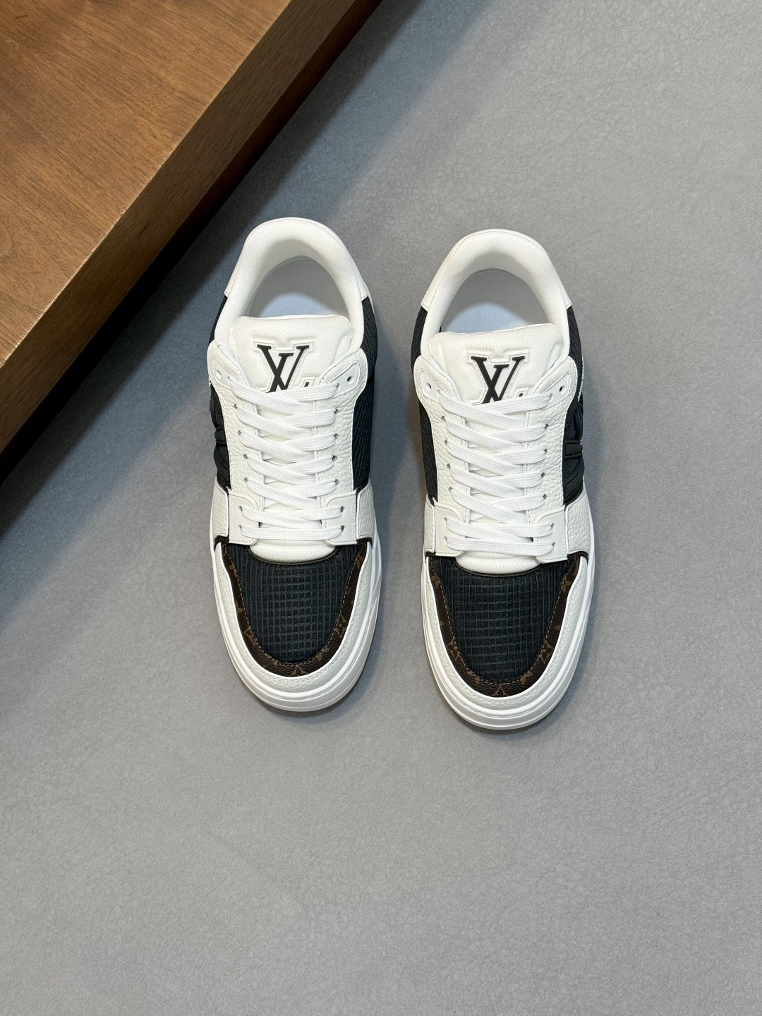 [Louis Vuitton] LV 루이비통 트레이너 스니커즈 뉴 컬러 신발