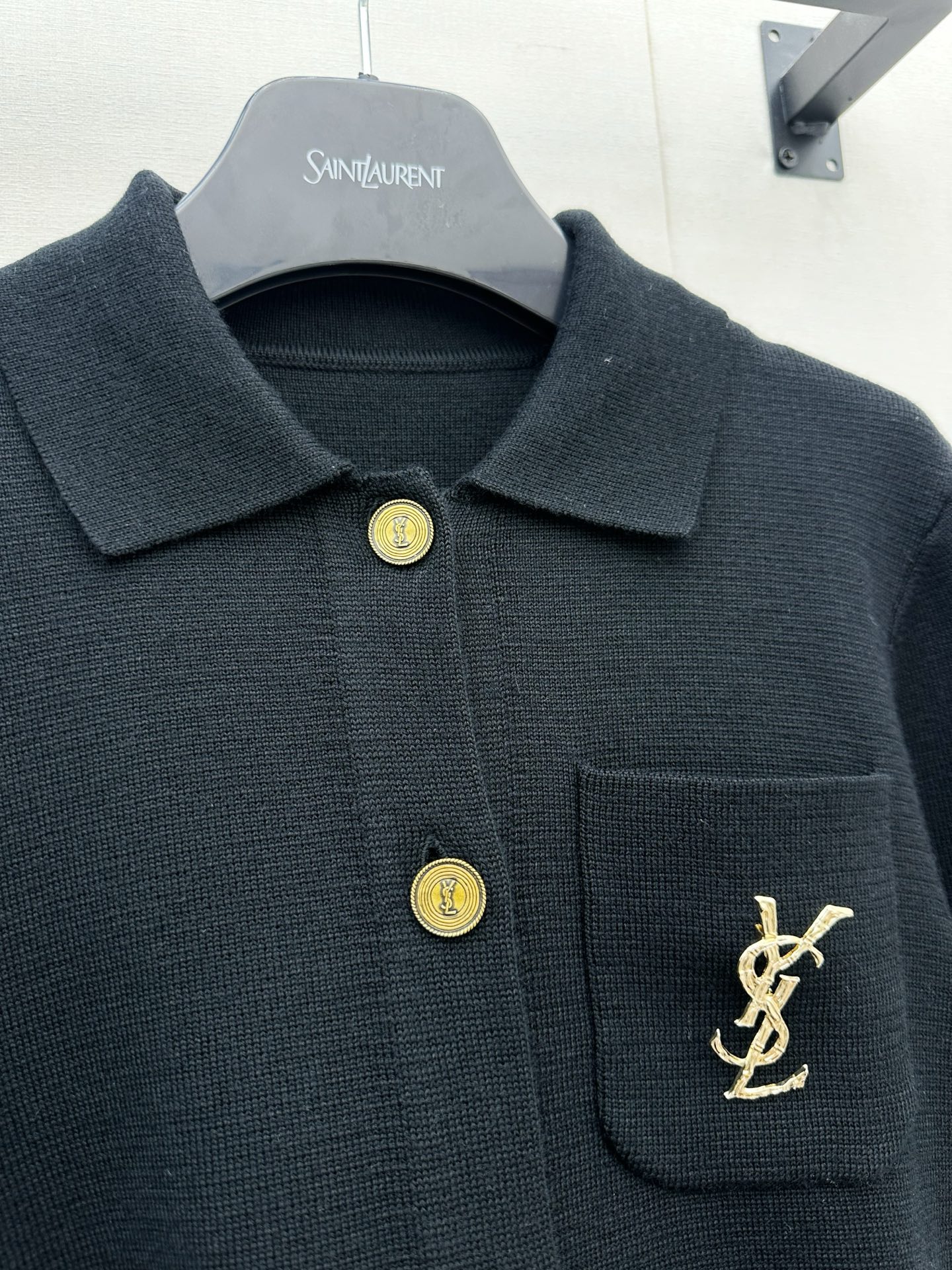 생로랑(SAINT LAURENT) 골드 칼라 울 니트 가디건 상의 의류