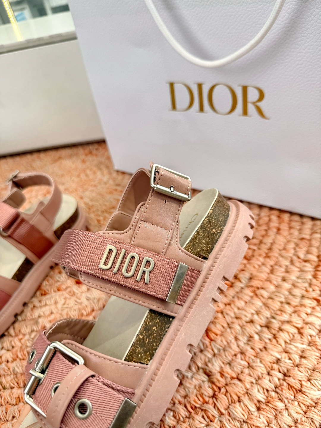 디올(DIOR) CD 버클 샌들 신발