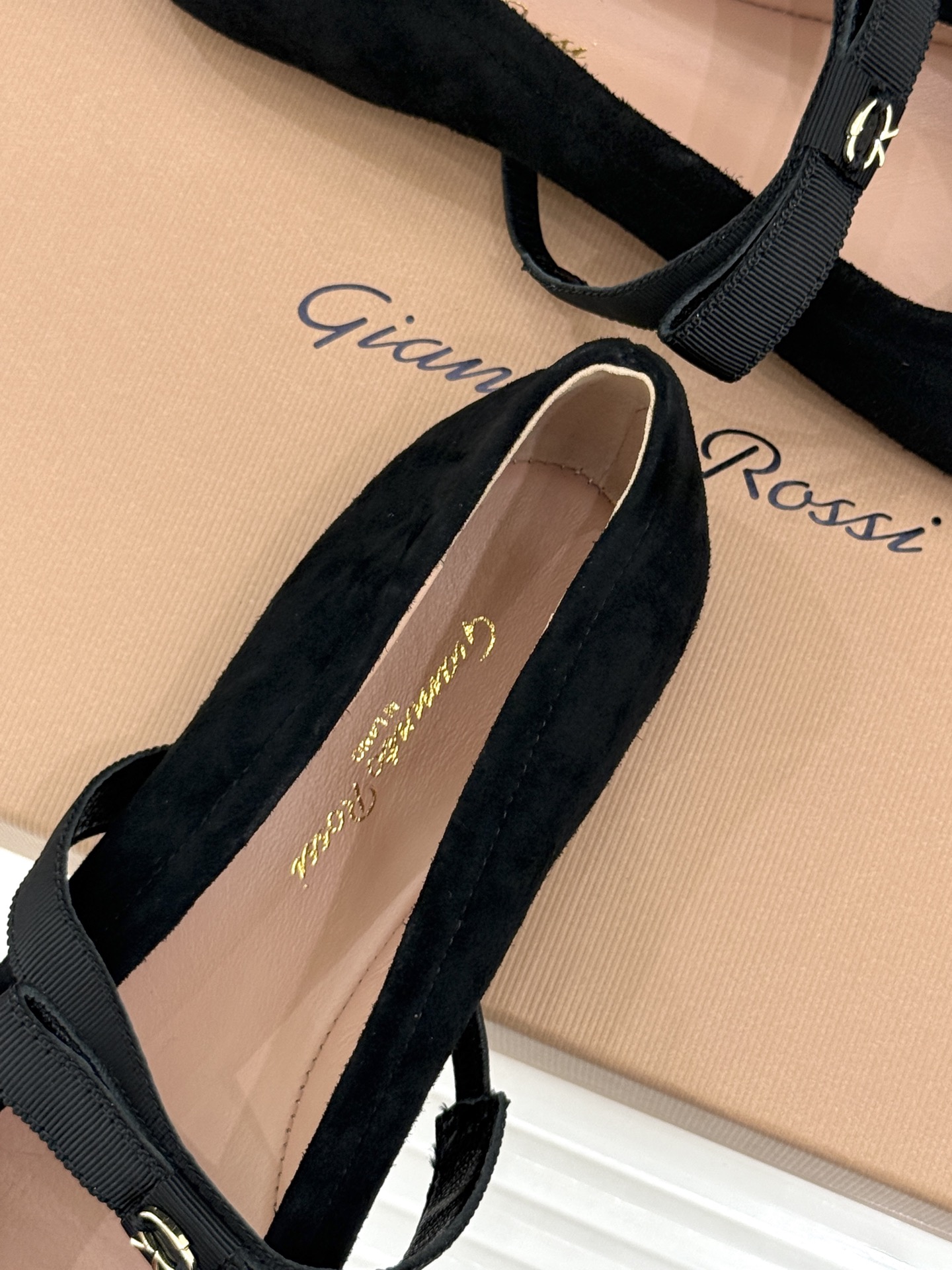 지안비토 로시(Gianvito Rossi) 리본 메리제인 플랫슈즈 신발