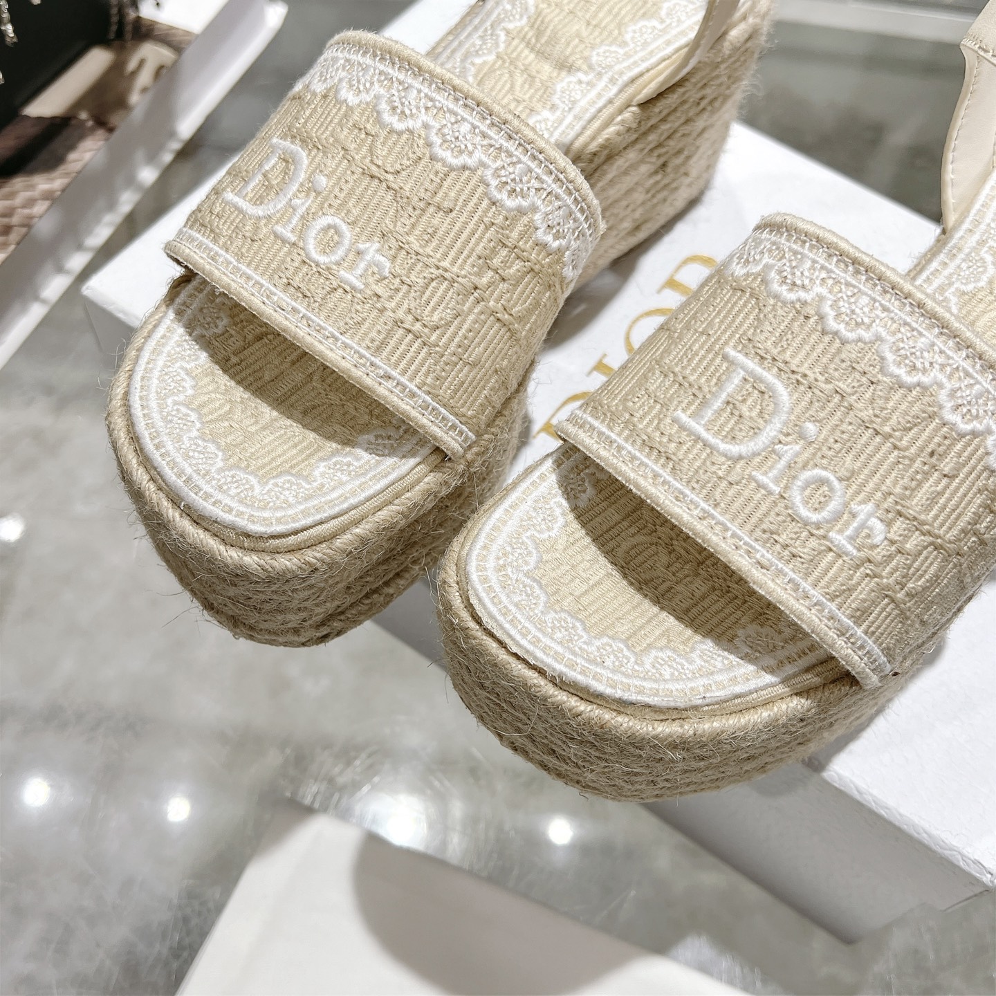디올(DIOR) Dway 로고 자수 에스파드류 웨지 샌들 신발