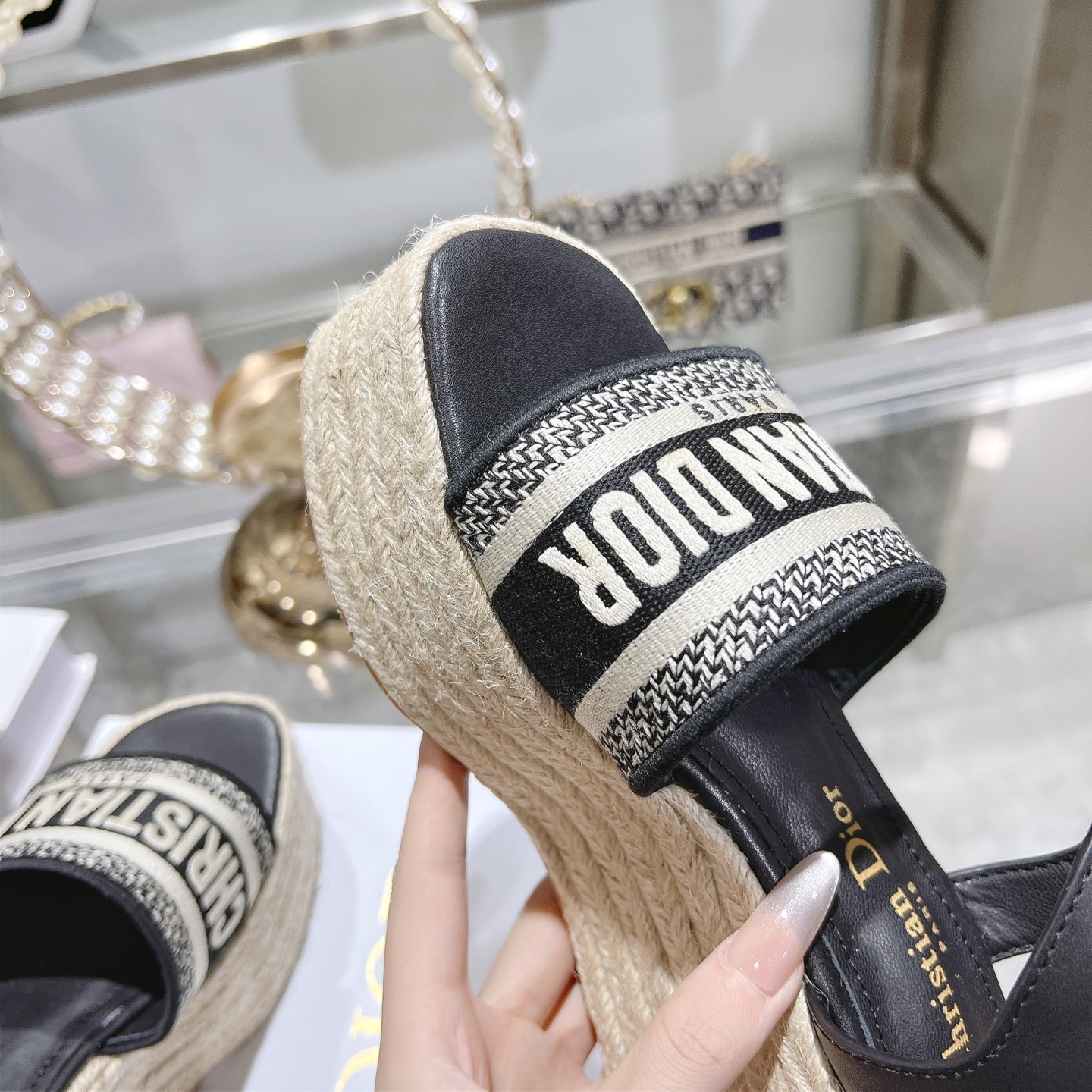 디올(DIOR) Dway 로고 밴드 앵클 스트랩 웨지 샌들 신발