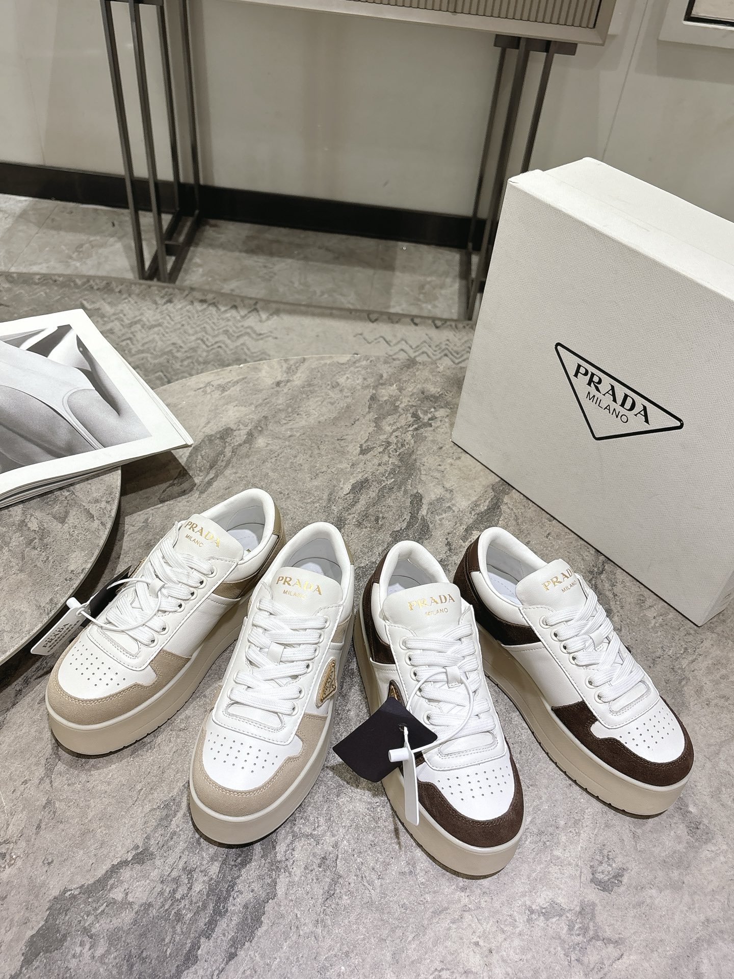 프라다(PRADA) 삼각 로고 플랫폼 스니커즈 신발
