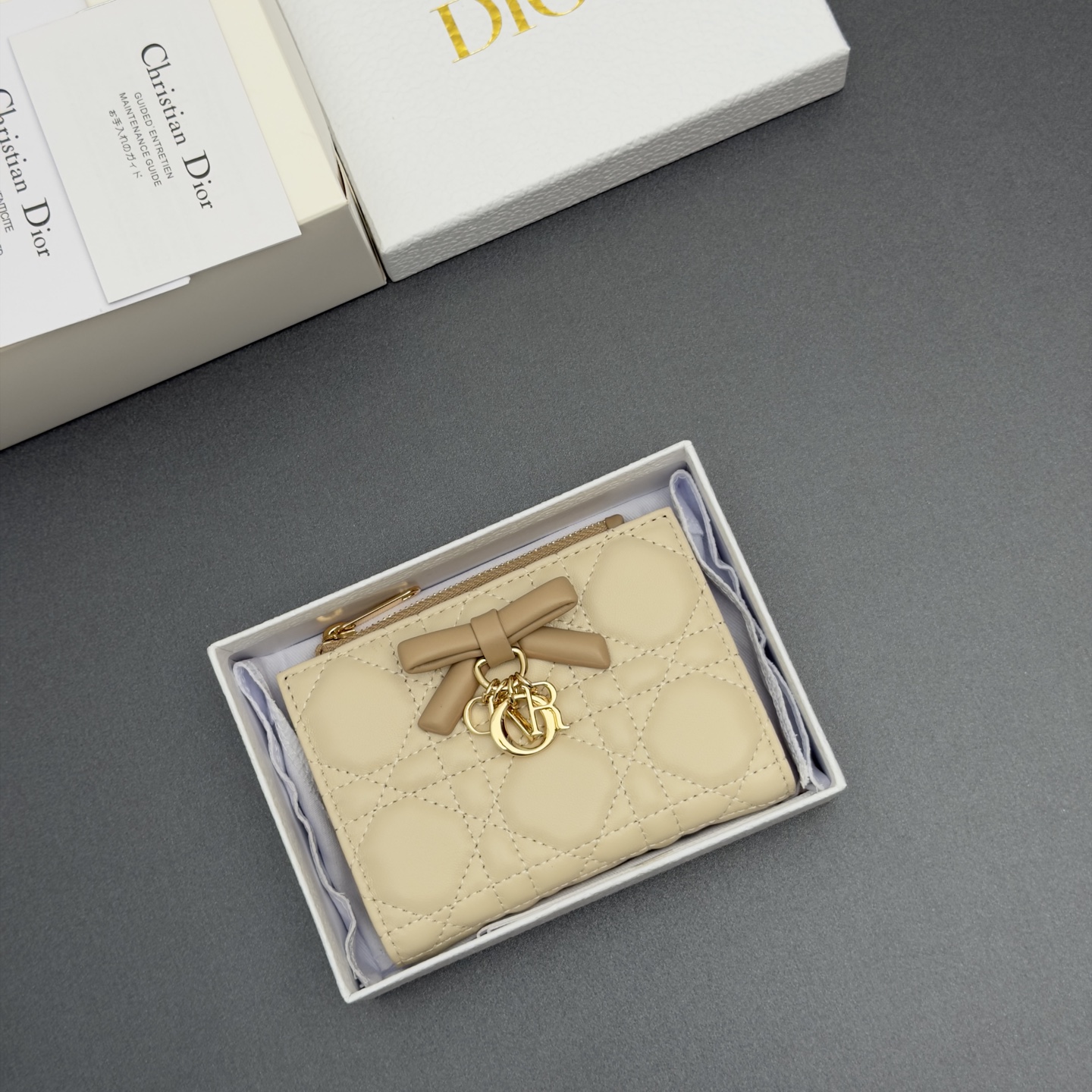 [Dior] 디올 Lady Dahlia 레이디 달리아 울트라 까나쥬 램스킨 미니 지갑 / S2605