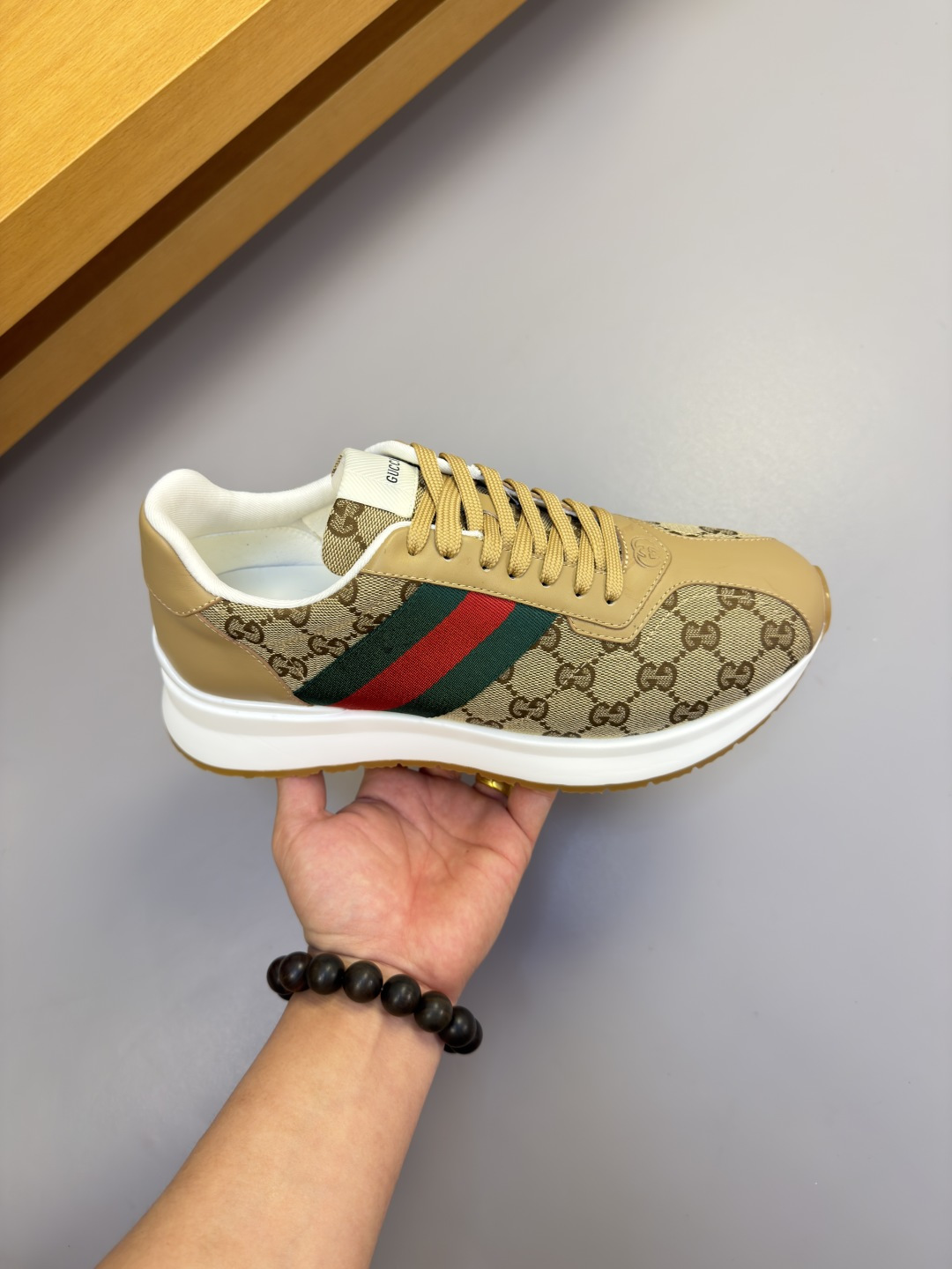 [Gucci] 구찌 프리미엄 나파 & 웹 스트라이프 콤비 스니커즈 신발