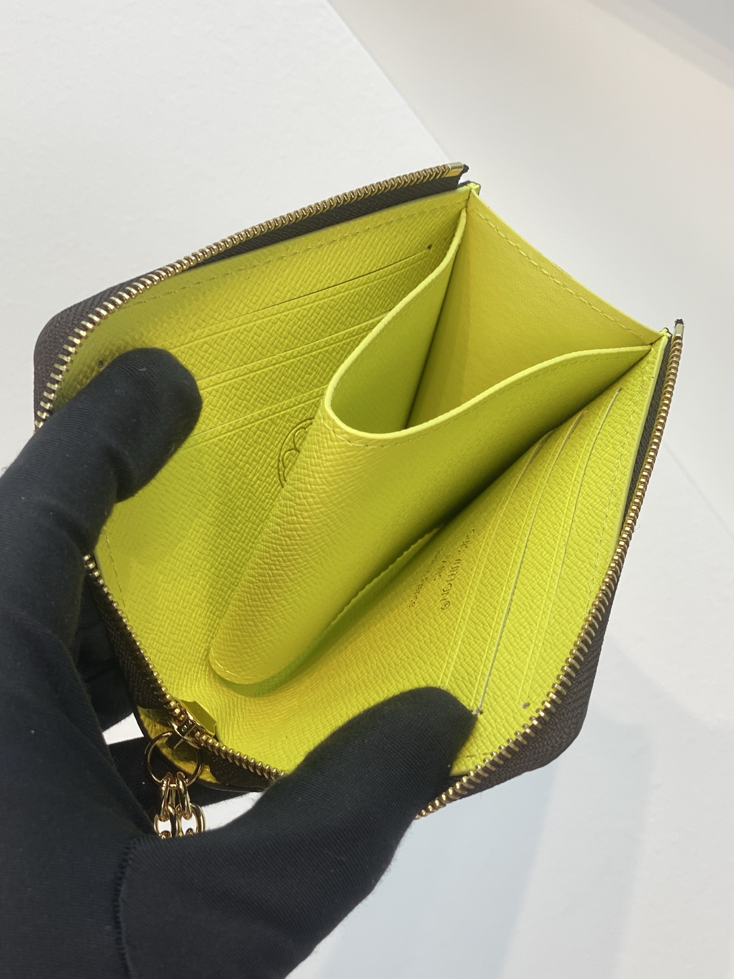 [Louis Vuitton] LV 루이비통 모노그램 Noa 노아 지퍼 코인 퍼스 (레몬 옐로우) 지갑