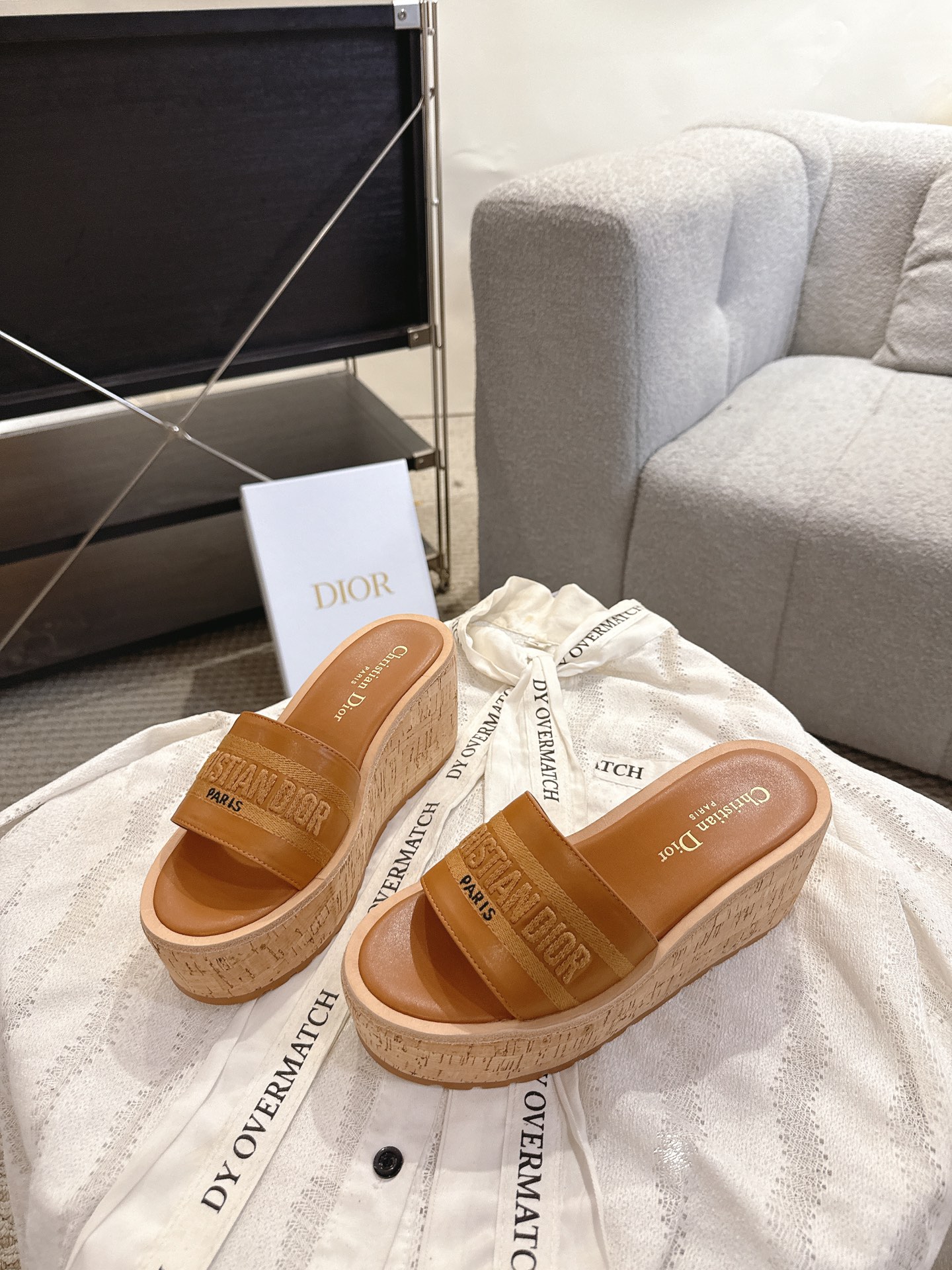 디올(DIOR) 로고 자수 플랫폼 웨지 슬리퍼 신발