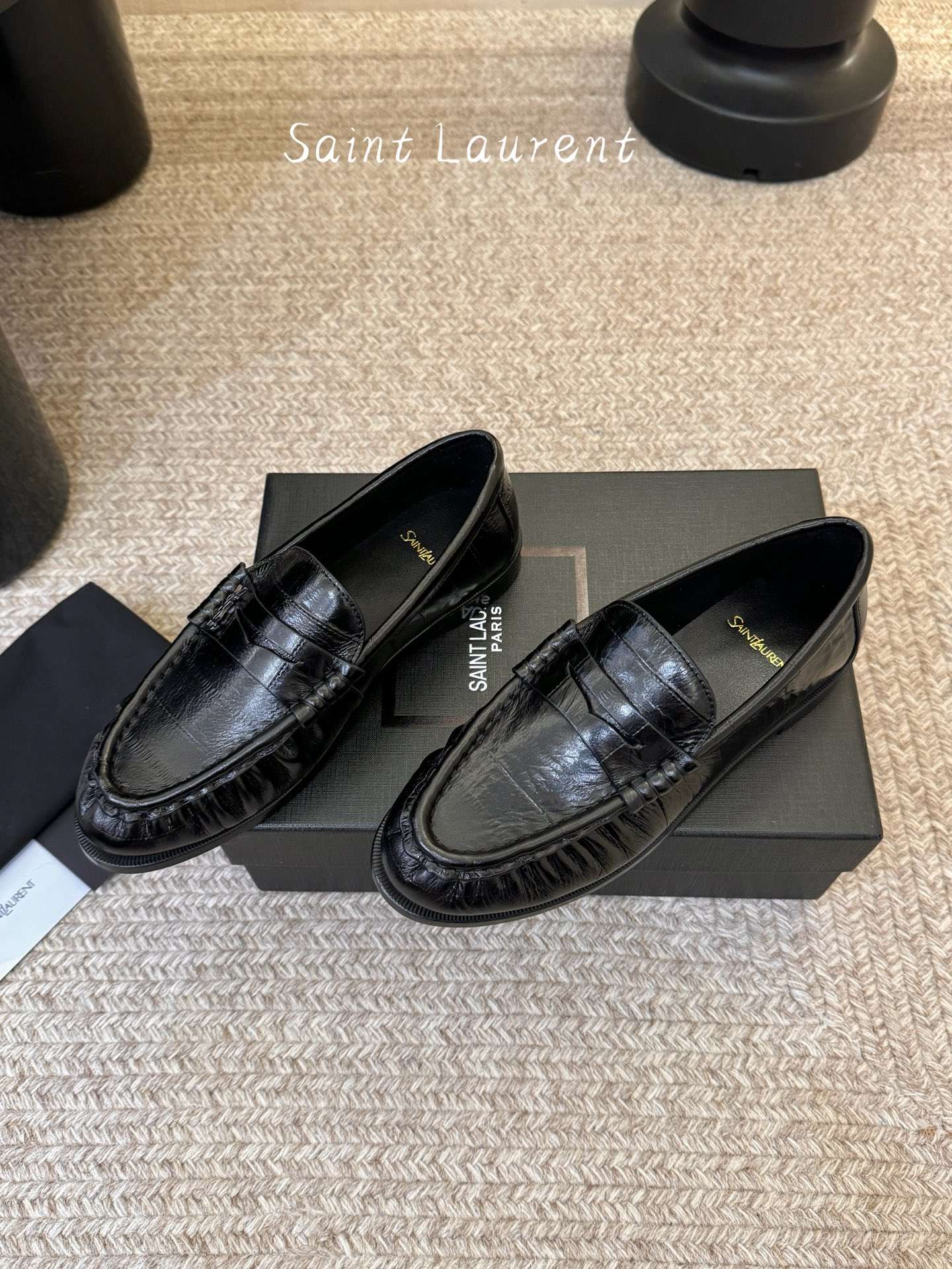 생로랑(SAINT LAURENT) 카프 레더 페니 로퍼 신발
