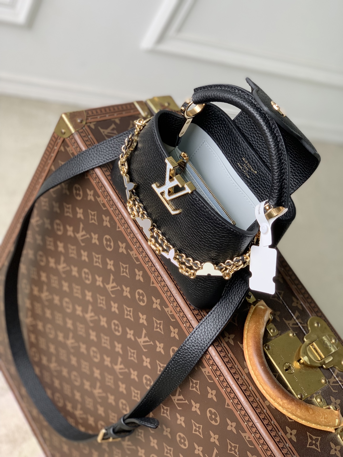 LOUIS VUITTON LV M29608 루이비통 카퓌신 미니 핸드백 (플라워그램 미니) 가방