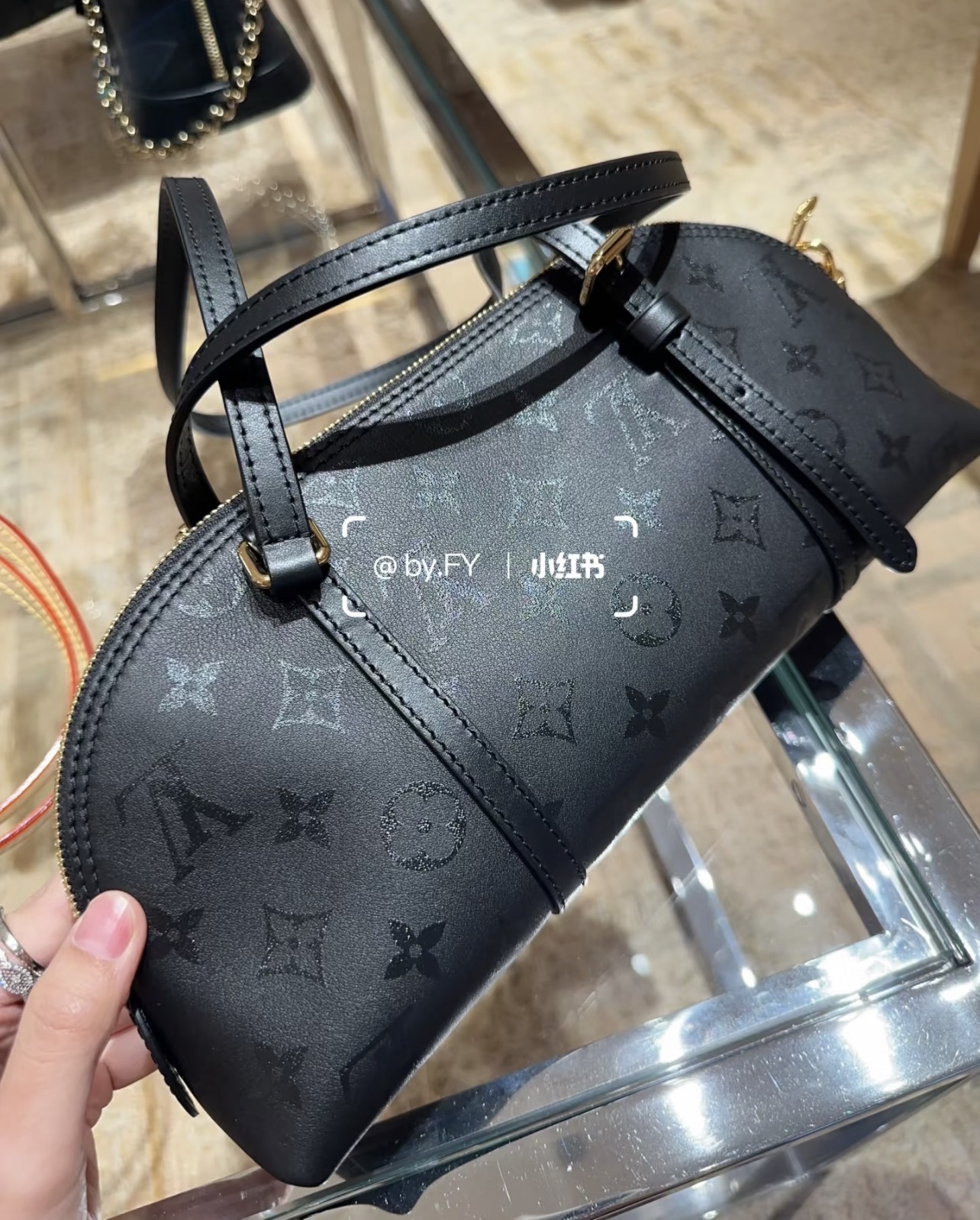 Louis Vuitton Squire East-West LV 루이비통 숄더백 가방