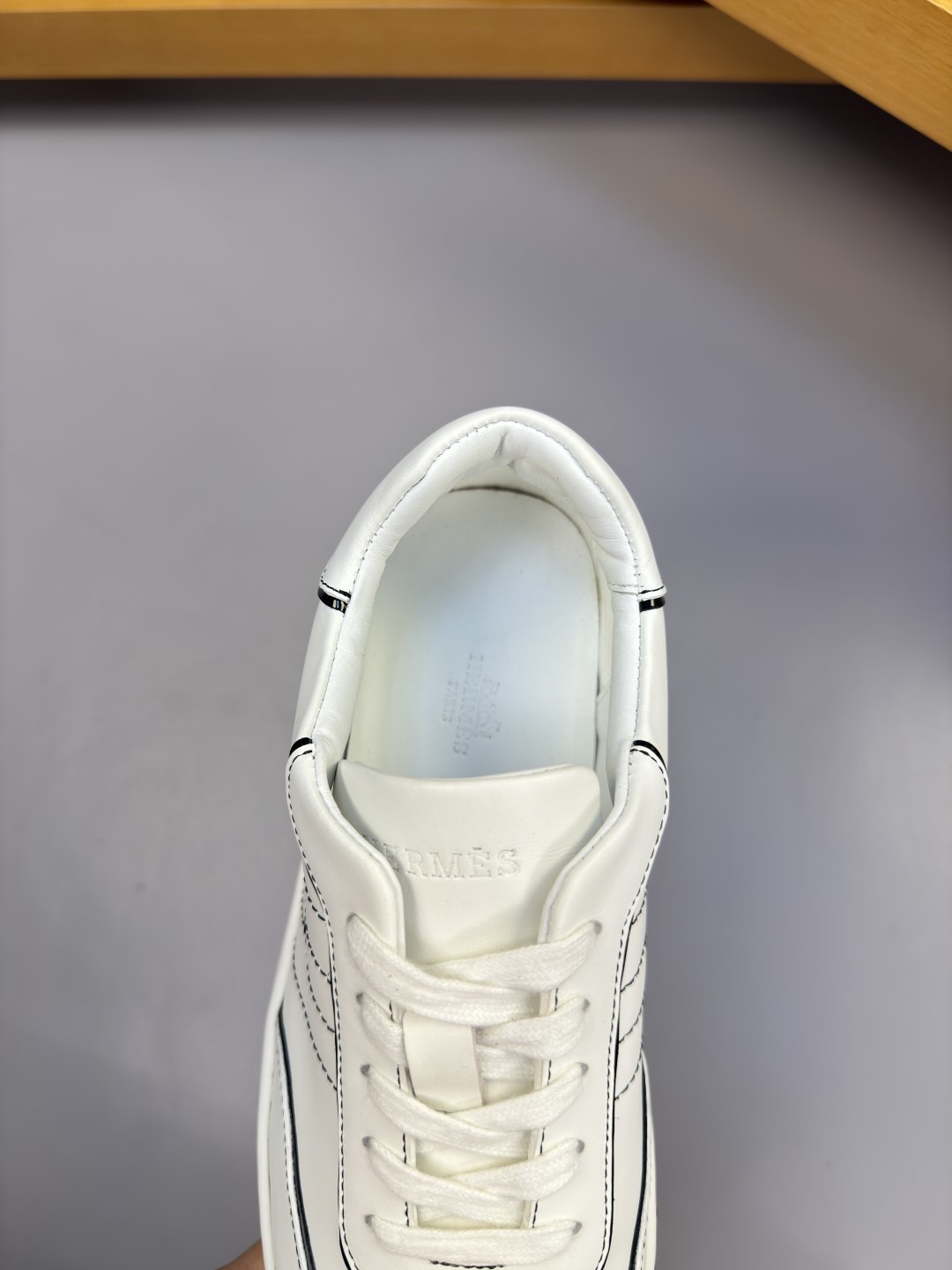 [Hermes] 에르메스 나파 스티치드 'H' 코트 스니커즈 신발